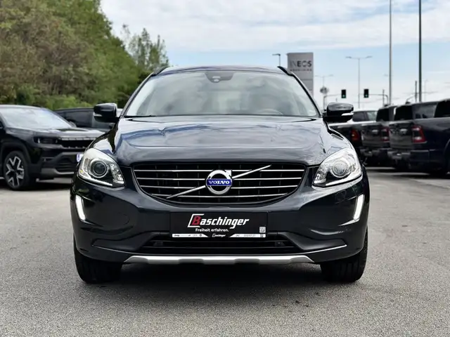 Volvo XC60 view 2