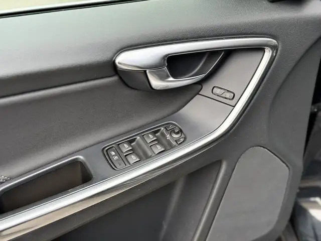 Volvo XC60 view 13