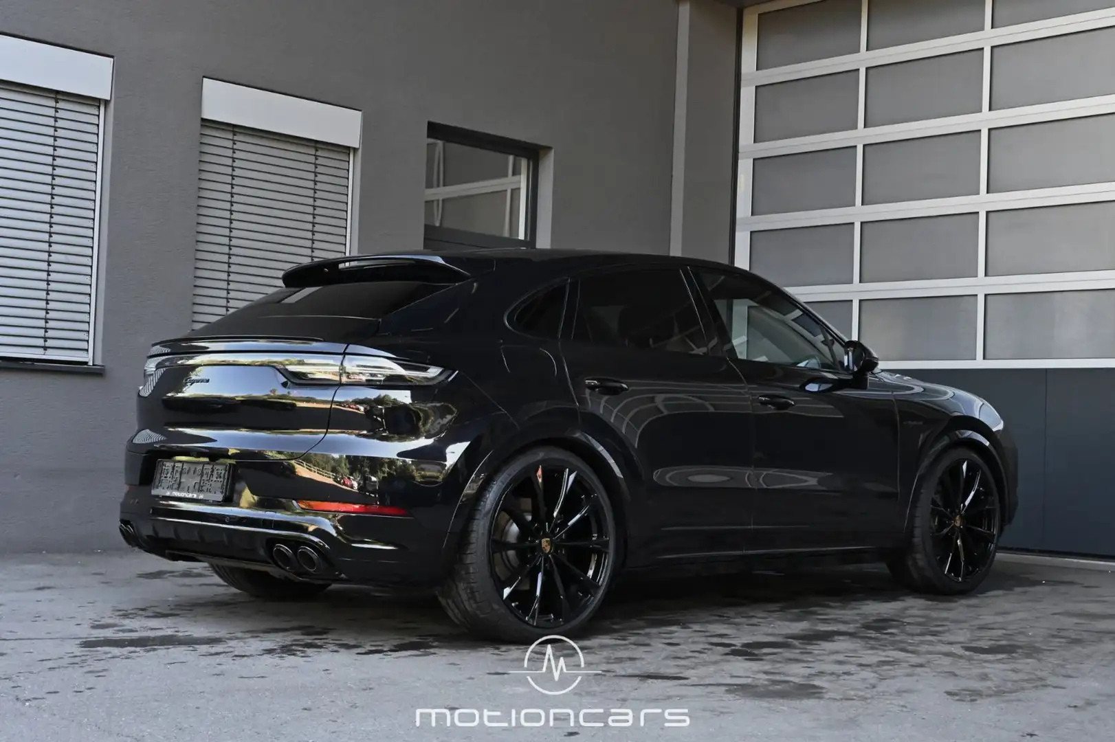 Porsche Cayenne Coupe E-Hybrid Approved 11/2026 Carbon Schwarz - 2