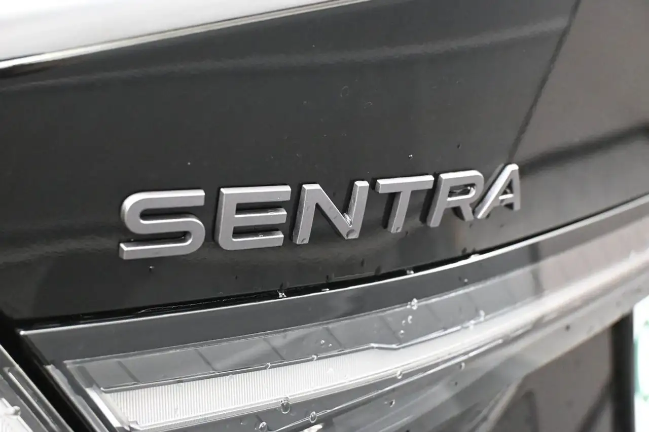 Nissan Sentra fotografie Nissan Sentra