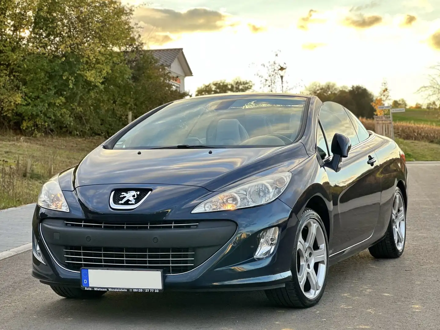 Peugeot 308 Cabrio Diesel 140PS Premium Original NEUE Service Blau - 2