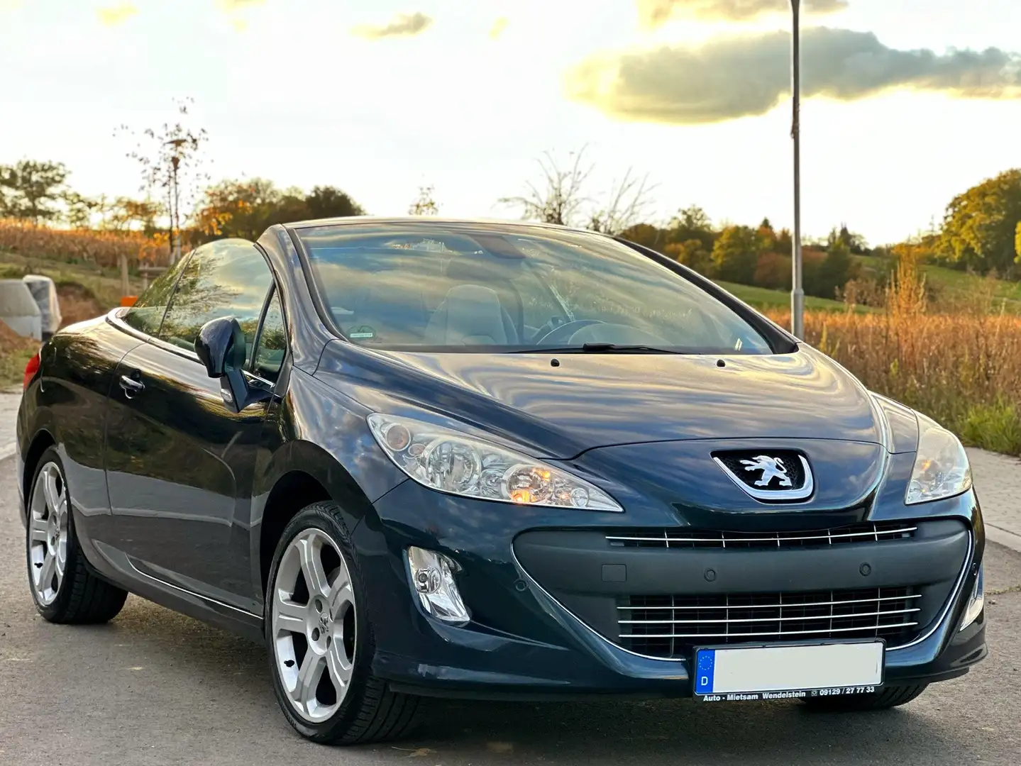 Peugeot 308 Cabrio Diesel 140PS Premium Original NEUE Service Blau - 1