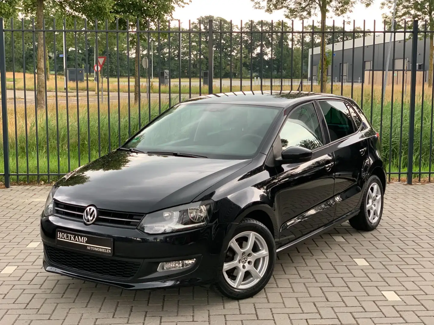 Volkswagen Polo 1.2-12V Comfortline | AIRCO | CRUISE | PDC | STOEL Zwart - 1