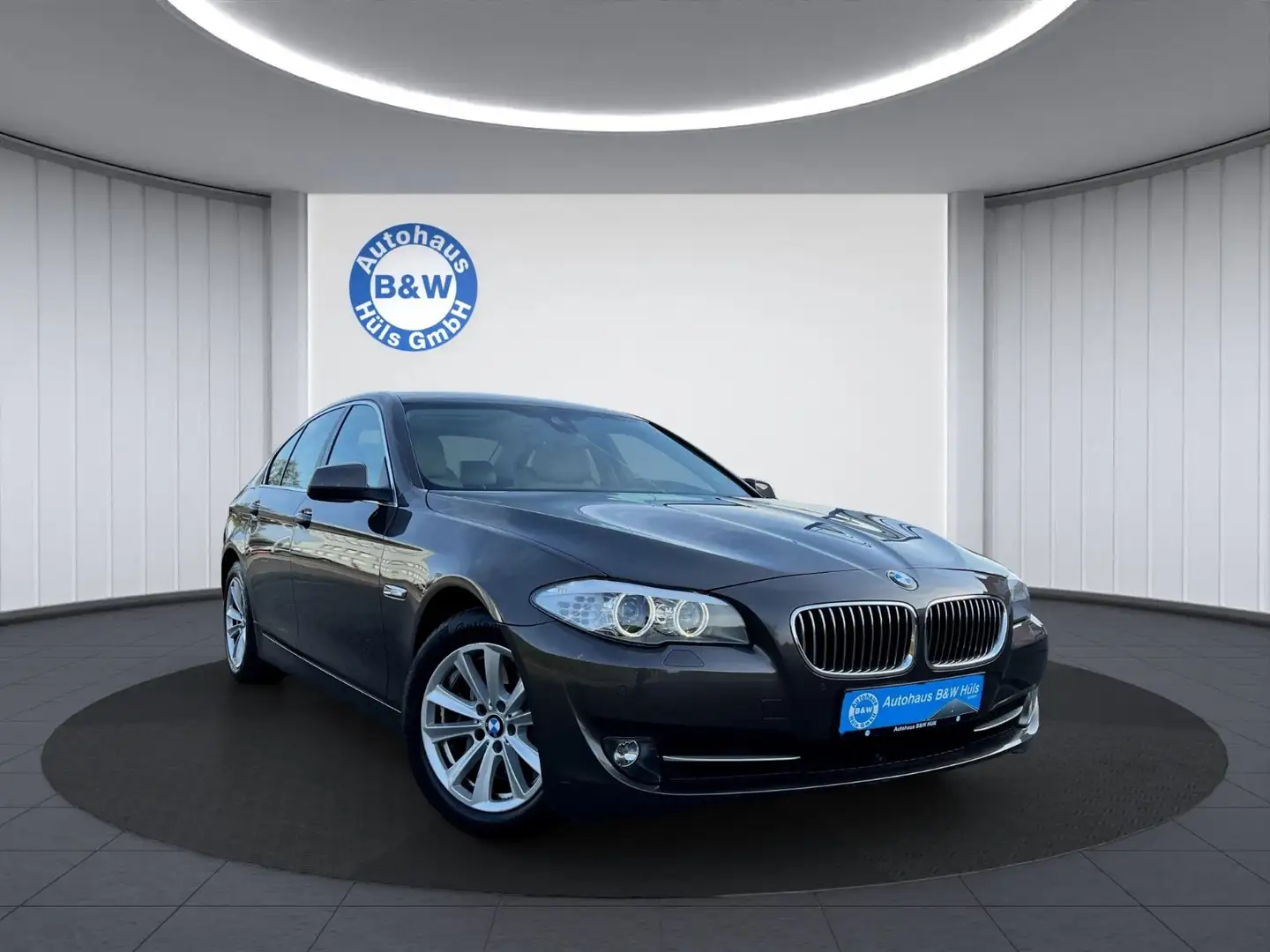 BMW 528 i xDrive Lim GSD*NAVI-P*LEDER*BI-XENON*TEMP Marrón - 1