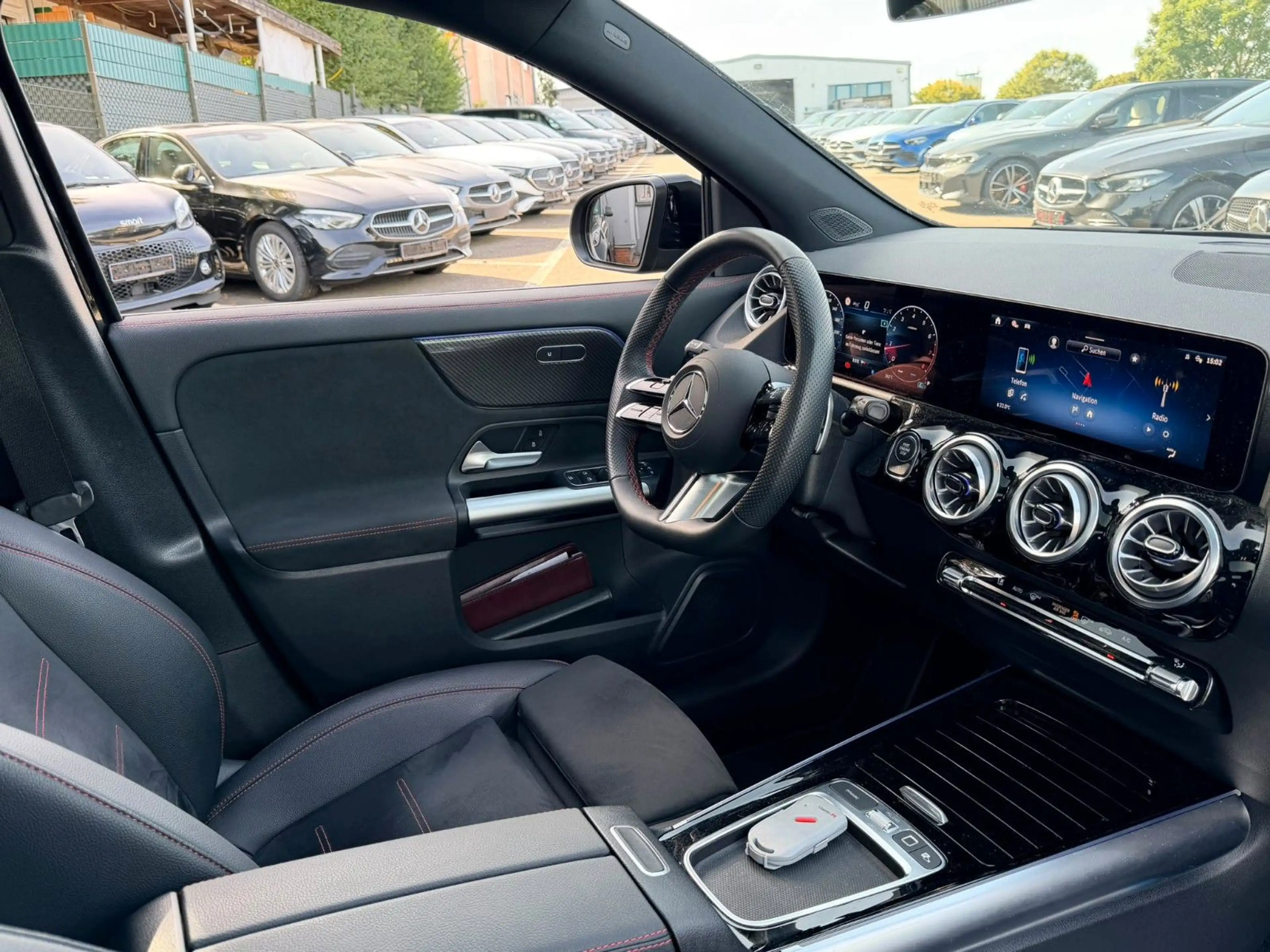 Mercedes-Benz GLA 180 PANO*AHK*BEAM*360 EDITION AMG Line — photo 7