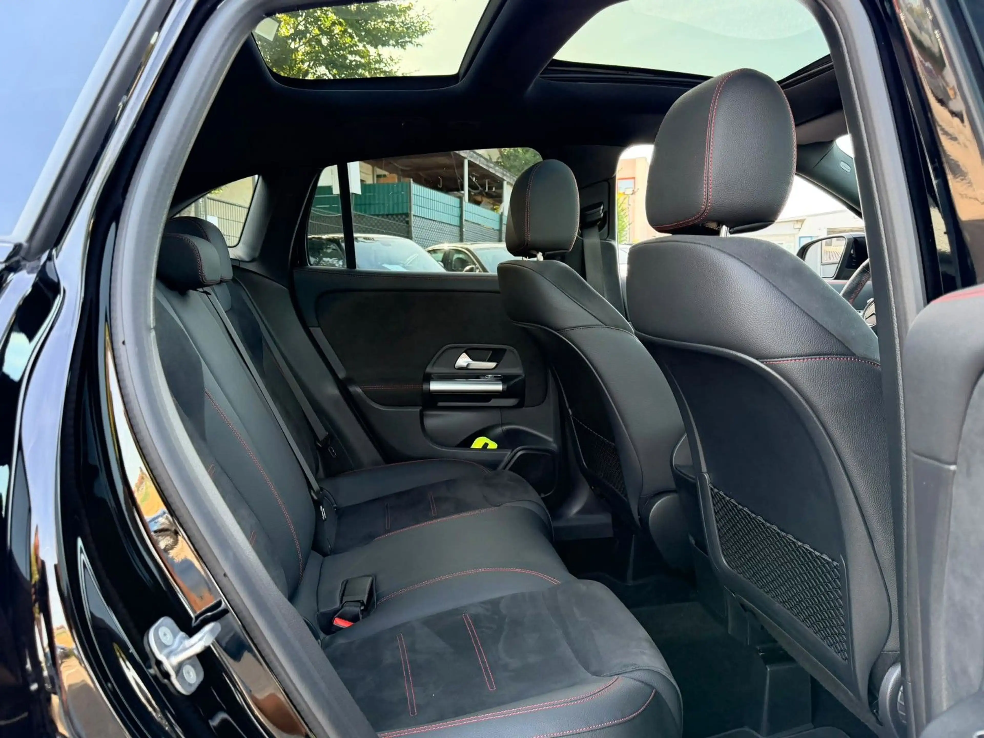 Mercedes-Benz GLA 180 PANO*AHK*BEAM*360 EDITION AMG Line — photo 9