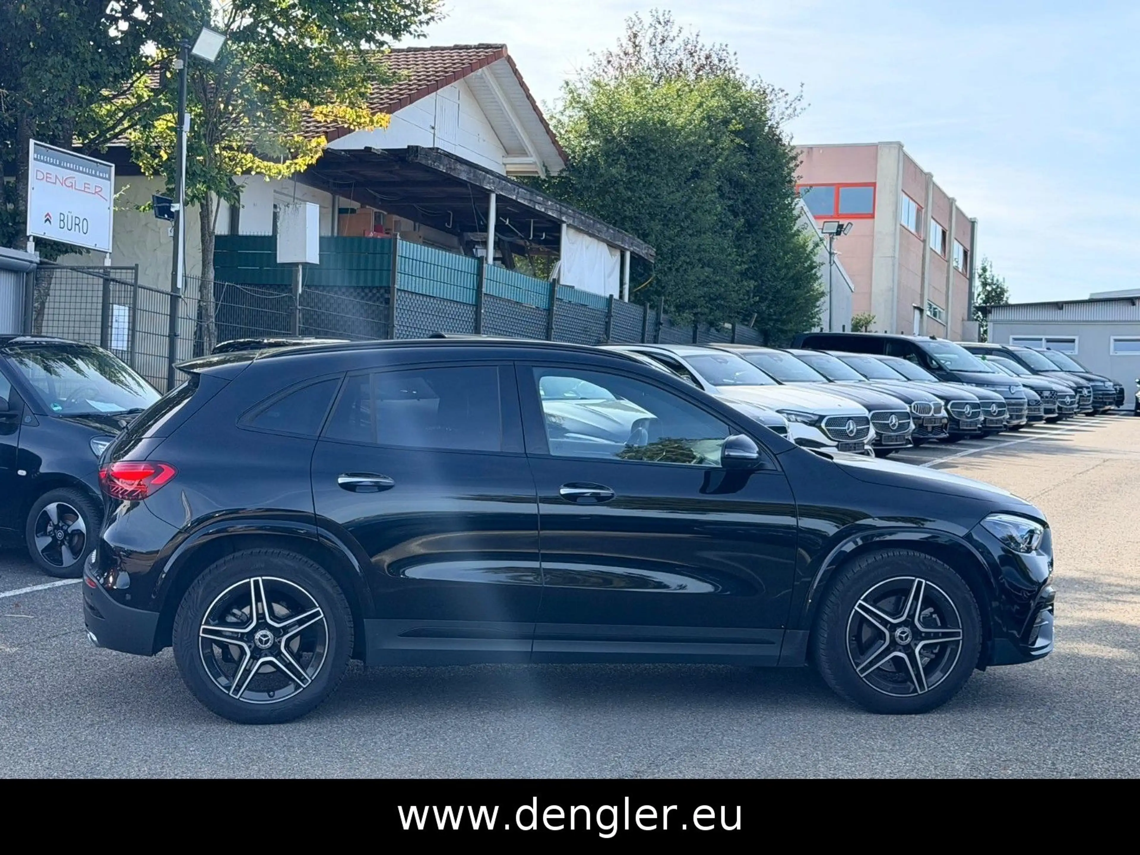Mercedes-Benz GLA 180 PANO*AHK*BEAM*360 EDITION AMG Line — photo 4