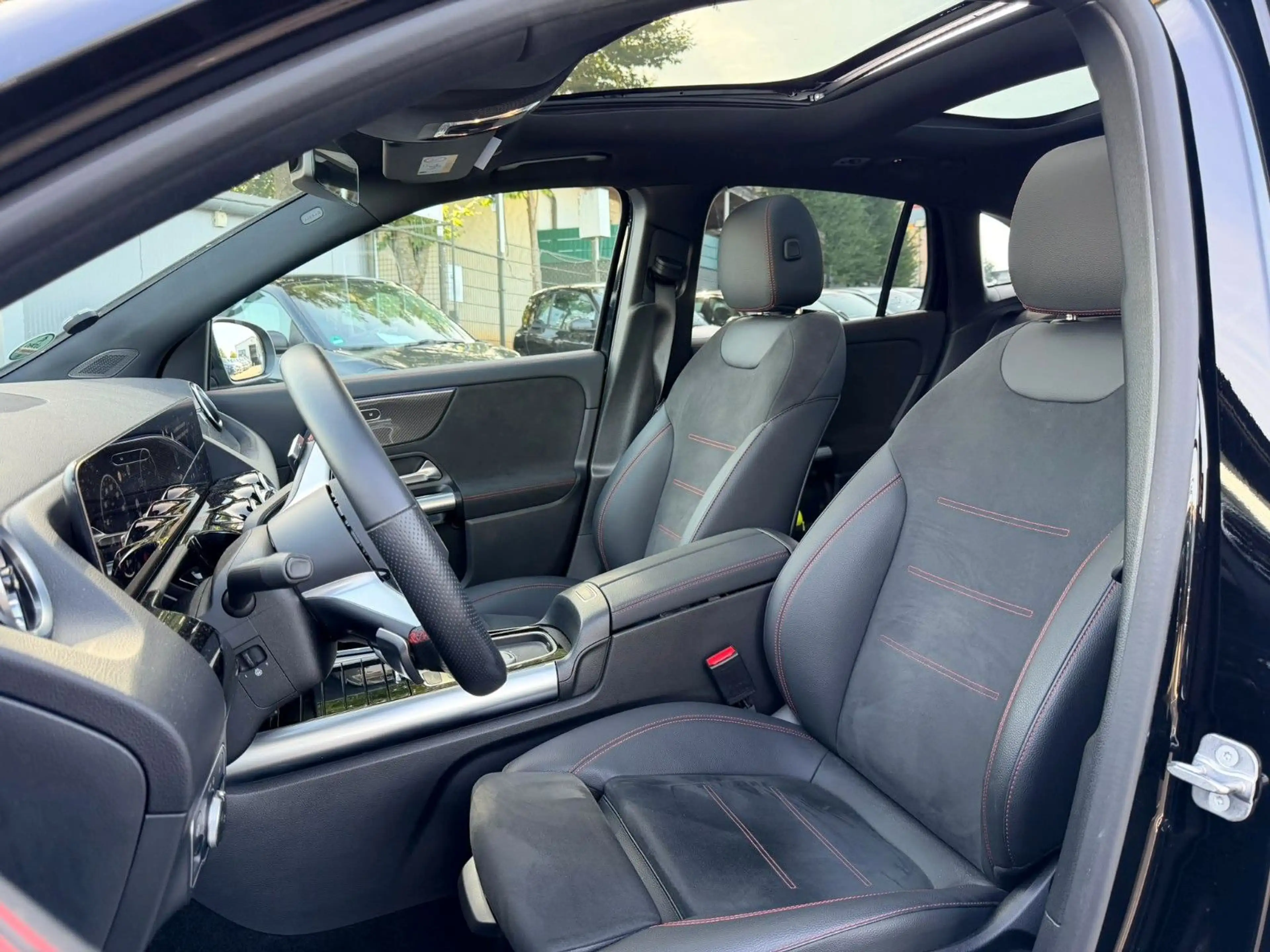 Mercedes-Benz GLA 180 PANO*AHK*BEAM*360 EDITION AMG Line — photo 10