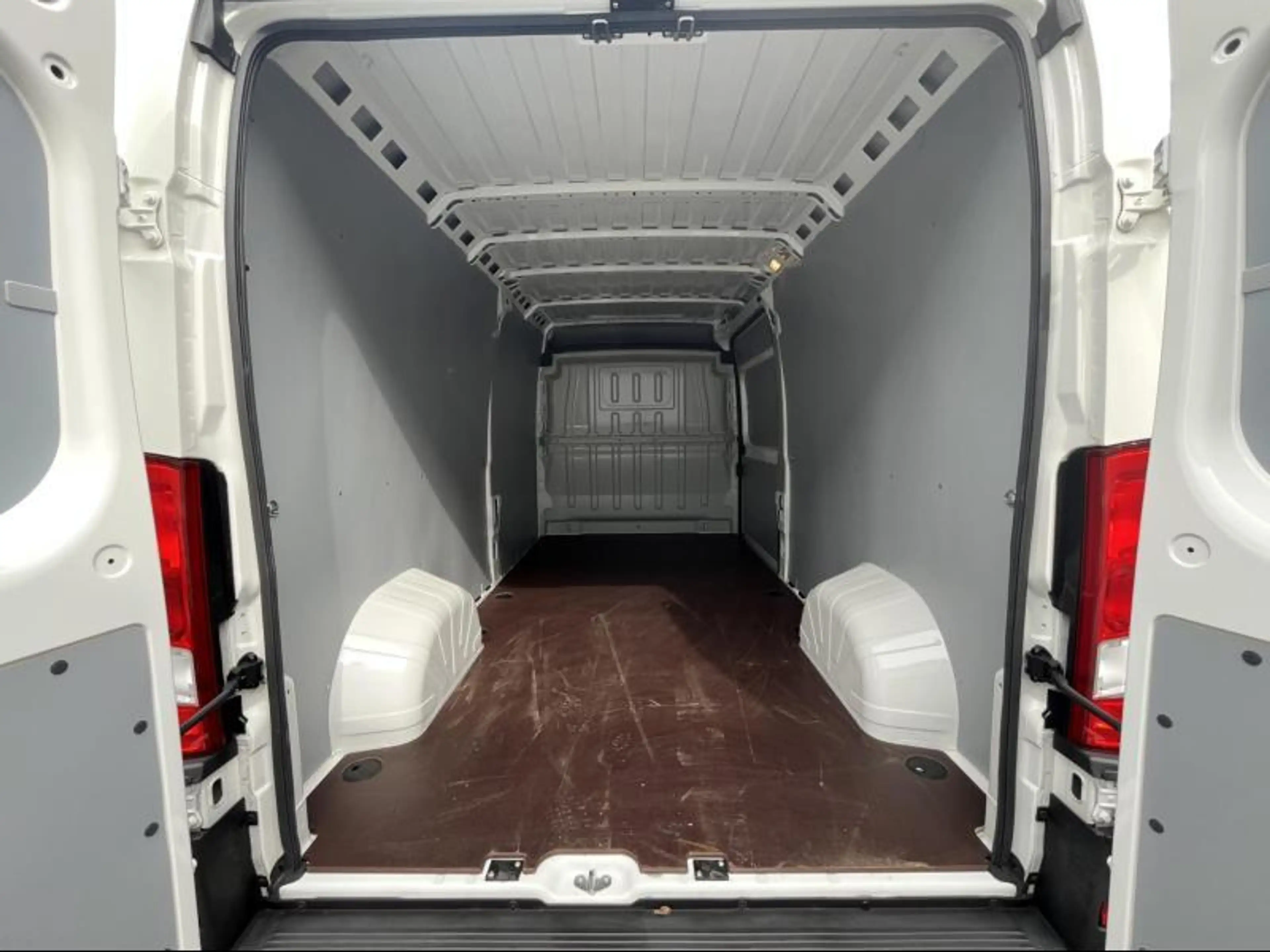 Citroen Jumper E — photo 9
