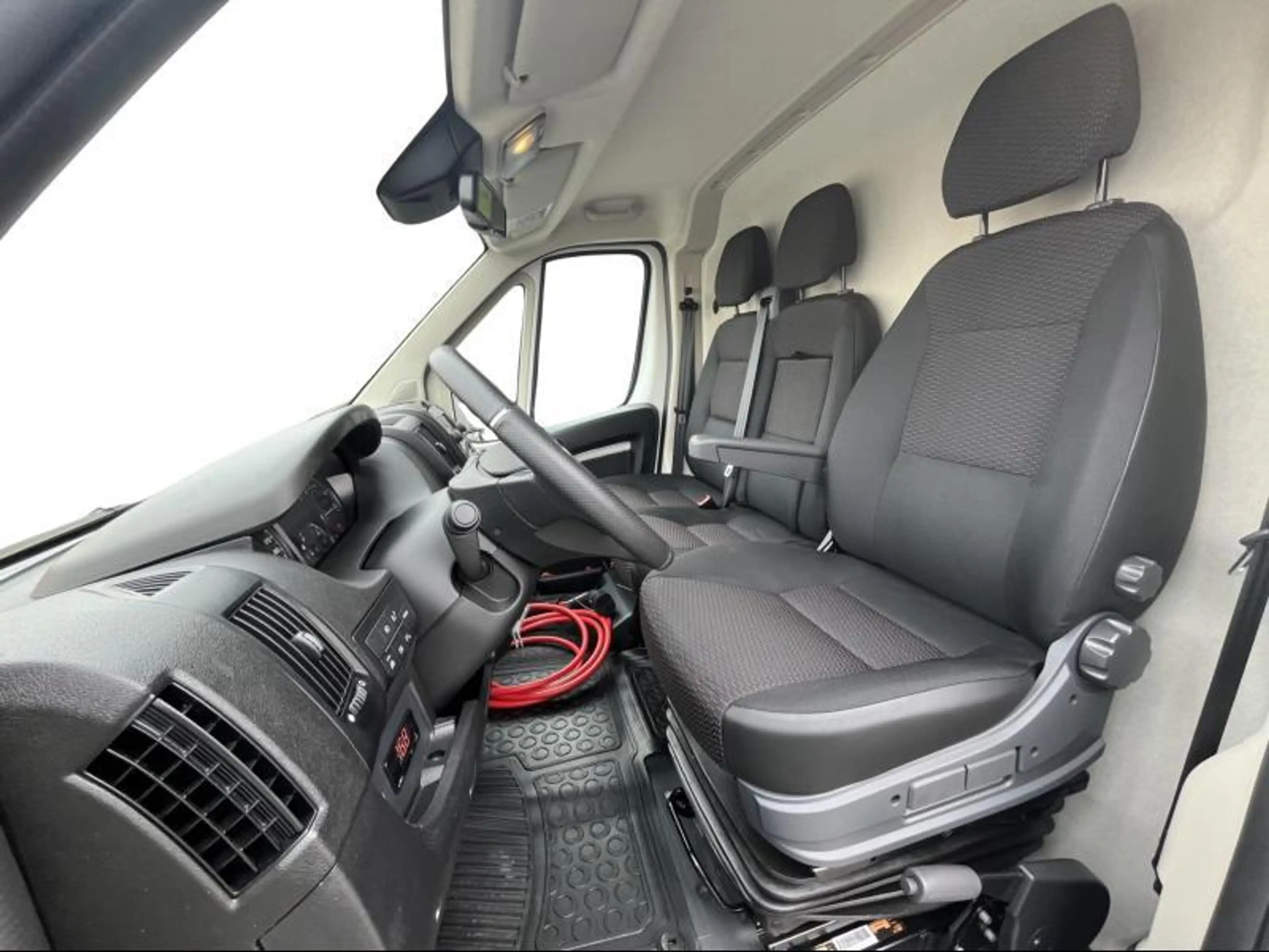 Citroen Jumper E — photo 11