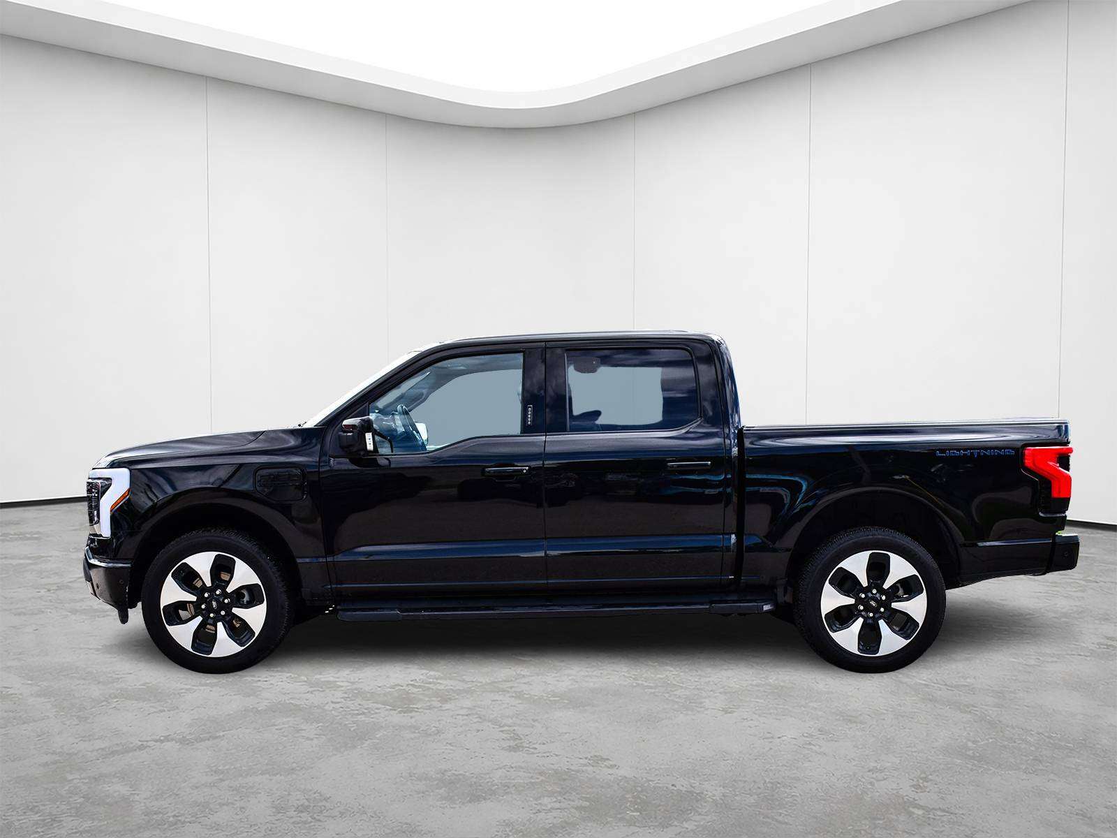 2023 Ford F-150 Lightning Platinum Top of the line! Extended Range No gas! — снимка 1