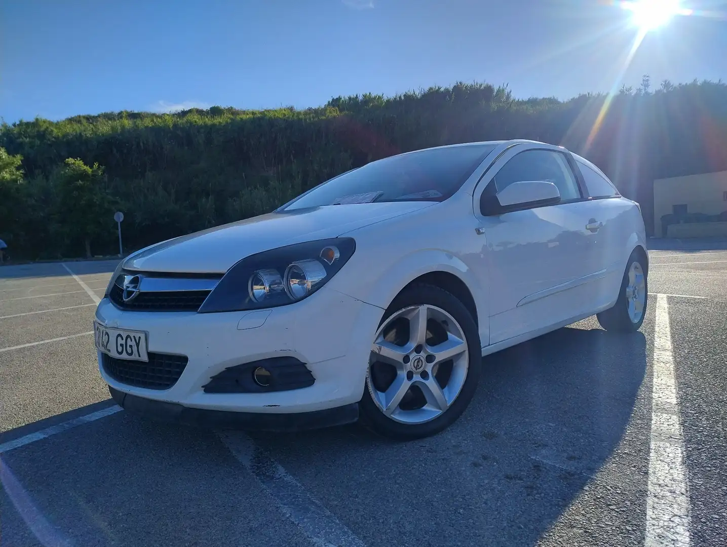Opel Astra GTC 1.9CDTi Sport - 1