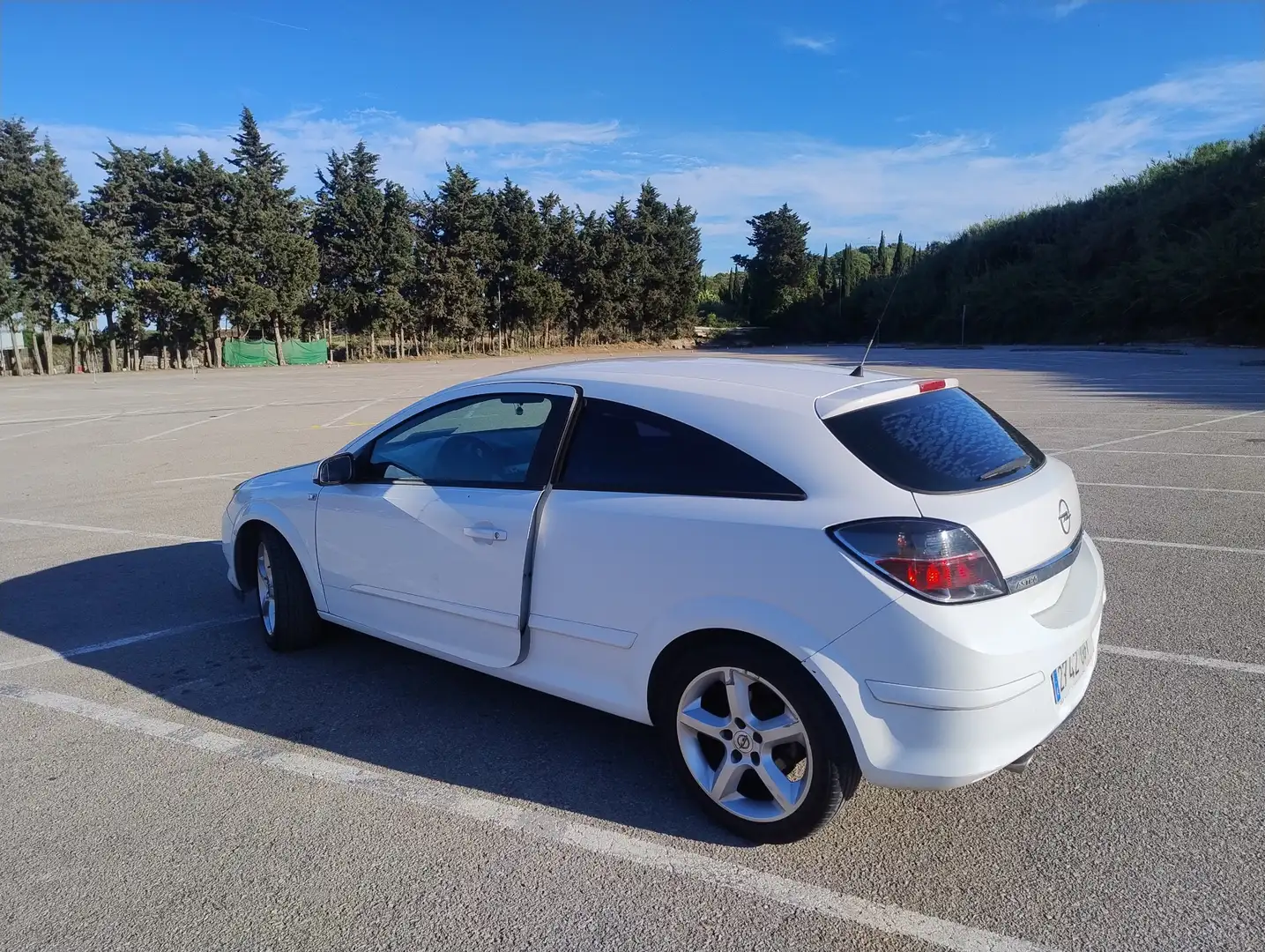 Opel Astra GTC 1.9CDTi Sport - 2