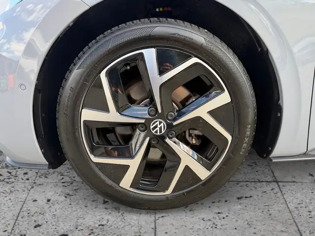 Volkswagen Id.3 view 8