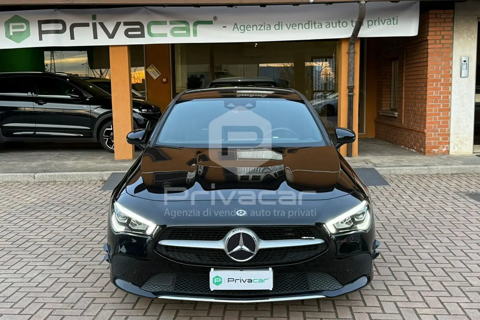 Mercedes-Benz CLA 200 CLA 200 Automatic Sport Schwarz - 2