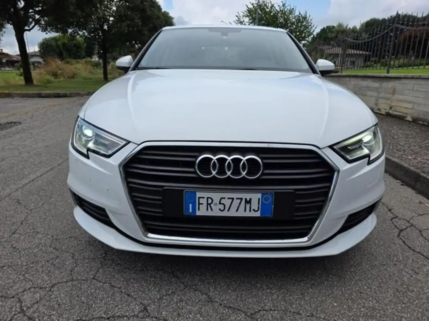 Audi A3 SPB 1.6 TDI 116 CV Business Blanc - 2
