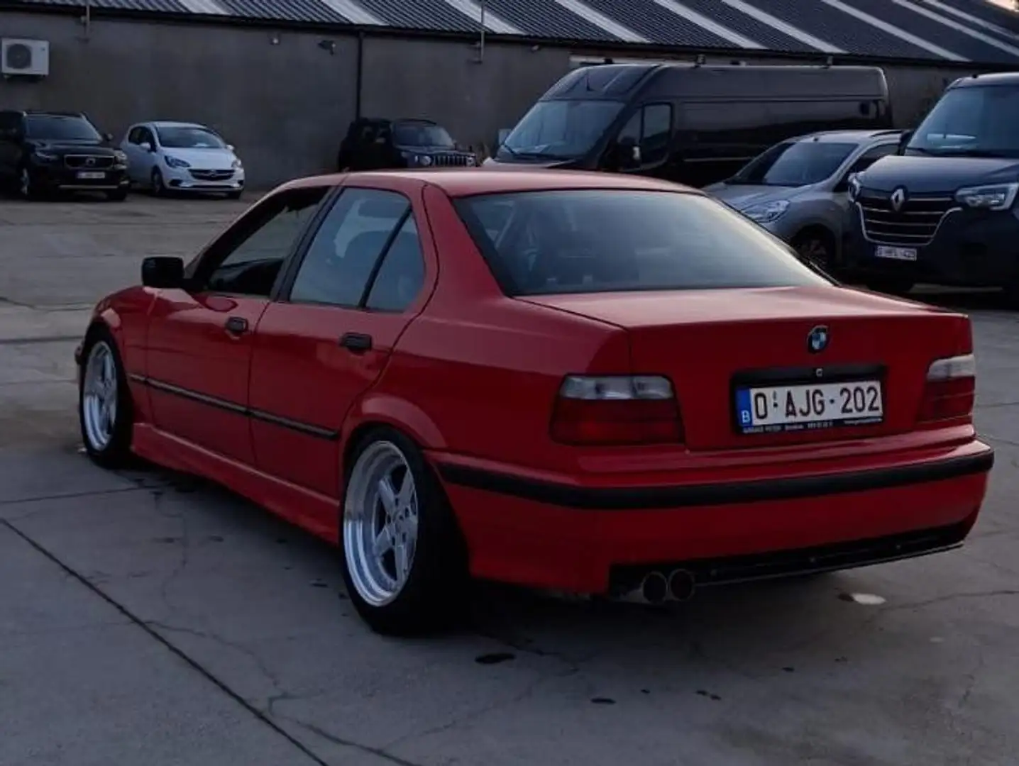 BMW 320 320i Червоний - 2