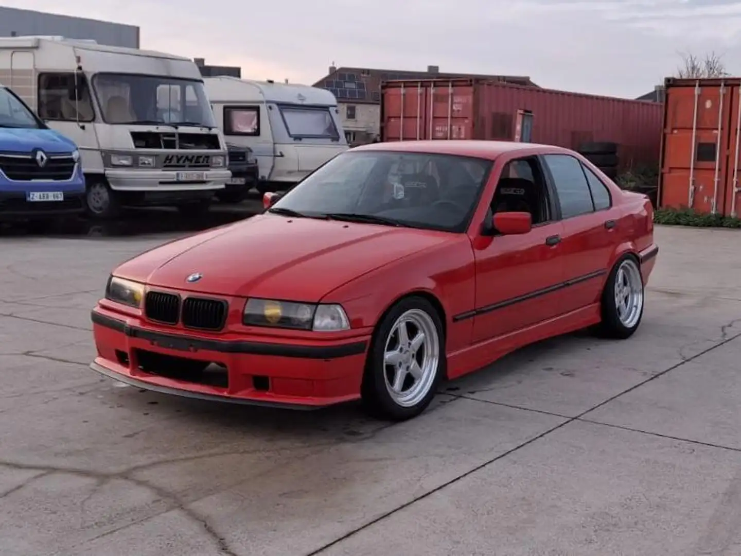 BMW 320 320i Червоний - 1