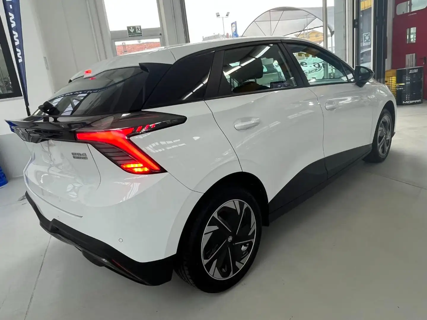 MG MG4 Standard 49 KWh Blanc - 2