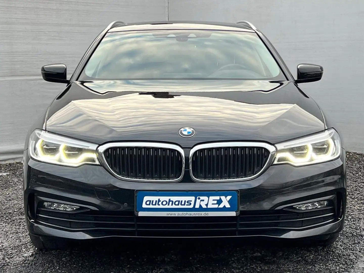 BMW 530 d Sport Line PANORAMA LEDER COCKPIT / HEAD-UP Zwart - 1