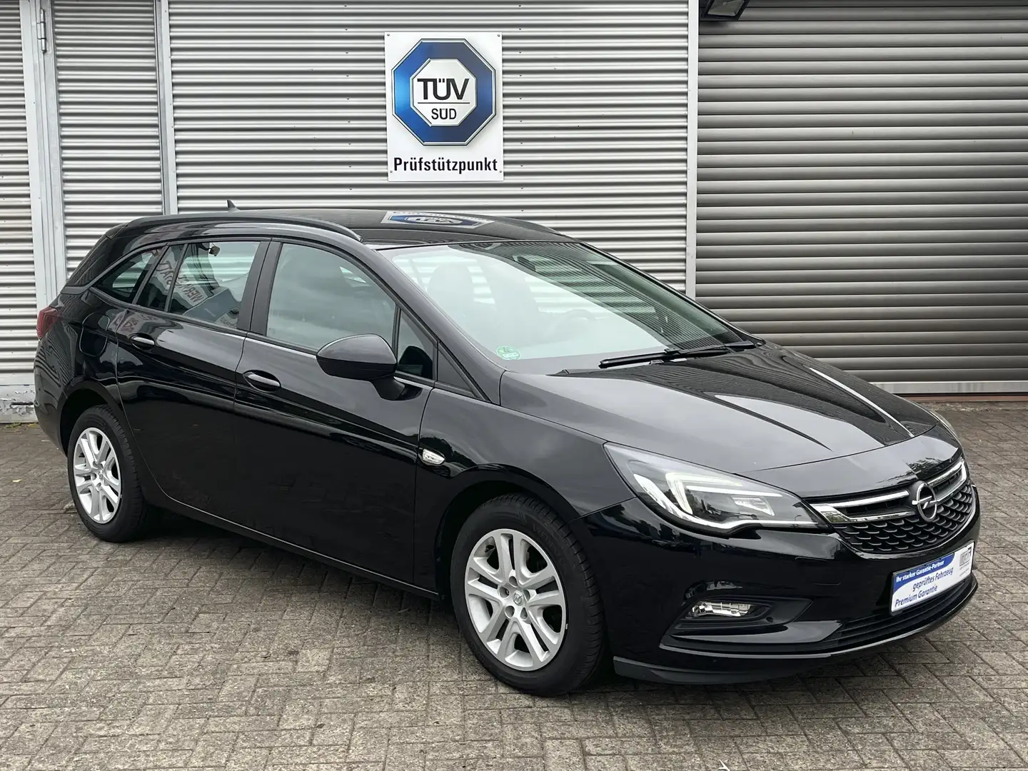 Opel Astra Edition ST 1.6 CDTI NAVI Zwart - 1