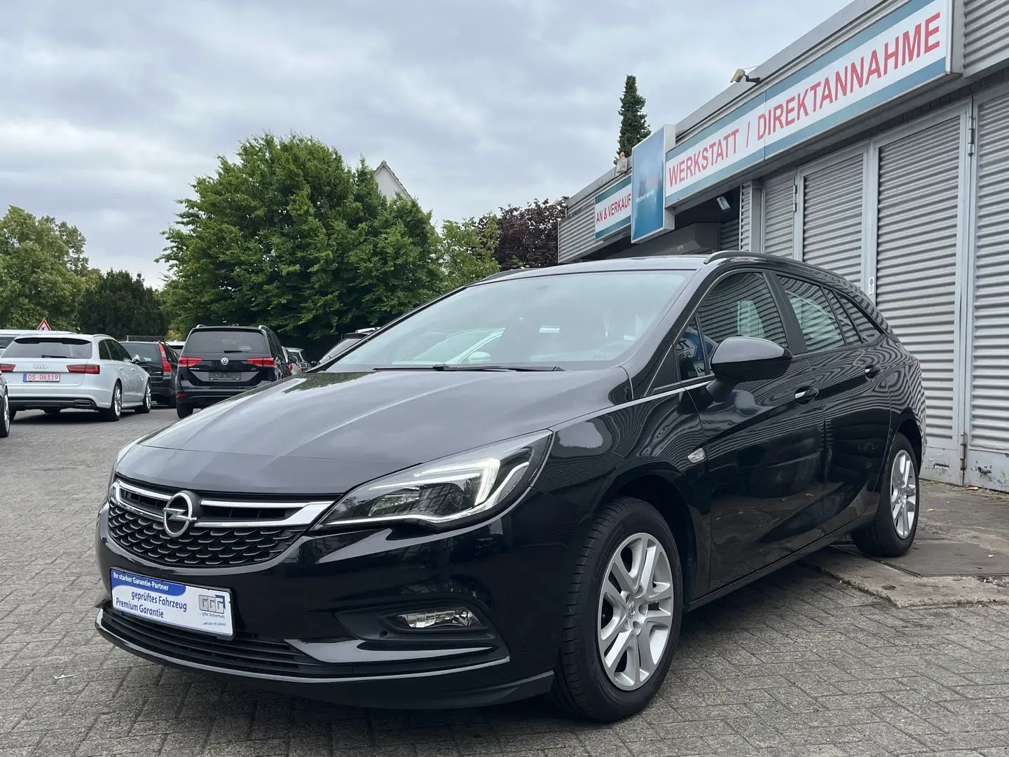 Opel Astra Edition ST 1.6 CDTI NAVI Zwart - 2