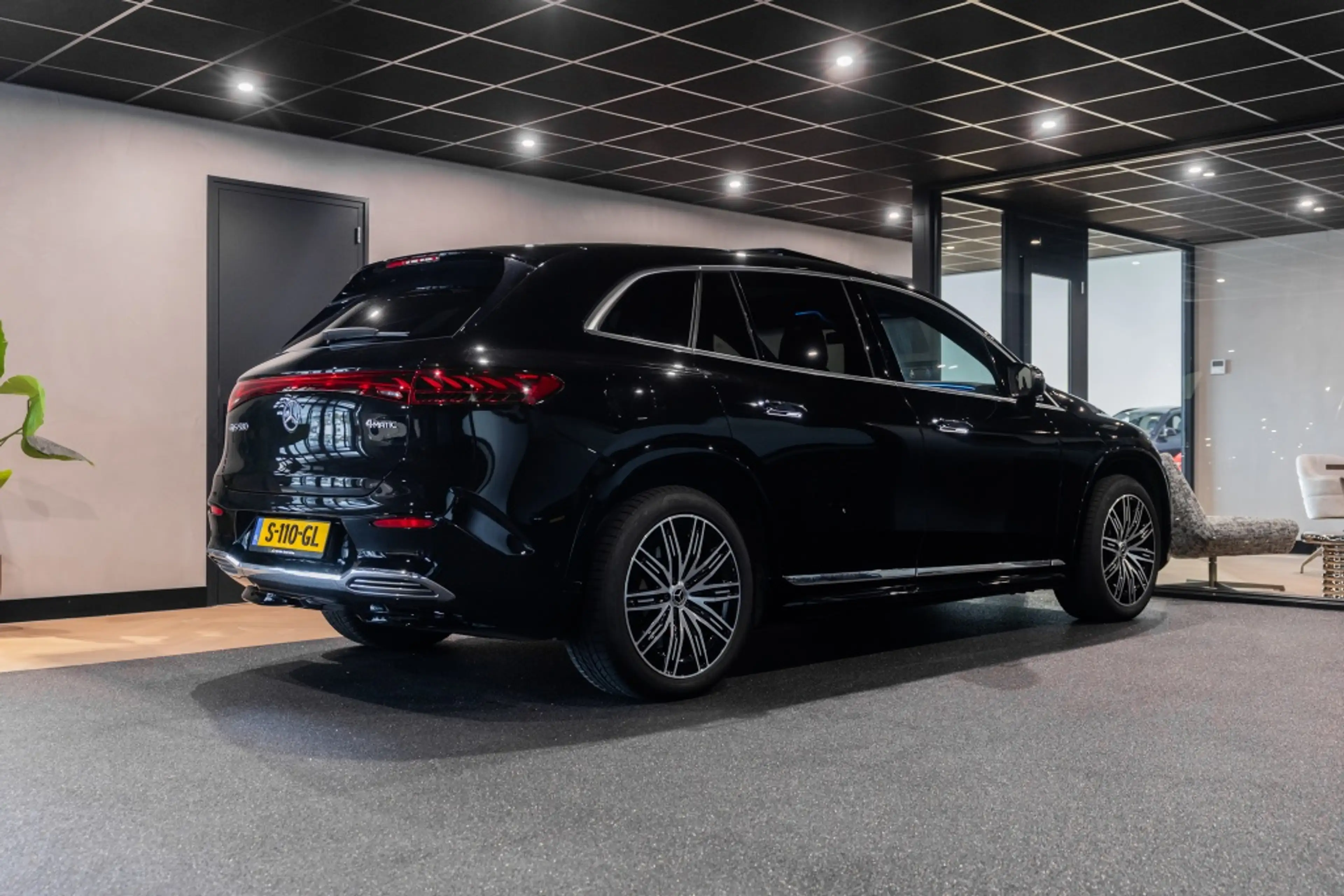 Mercedes-Benz EQS SUV 580 4M AMG Line | 4WS | Widescreen | Burmester | — photo 4
