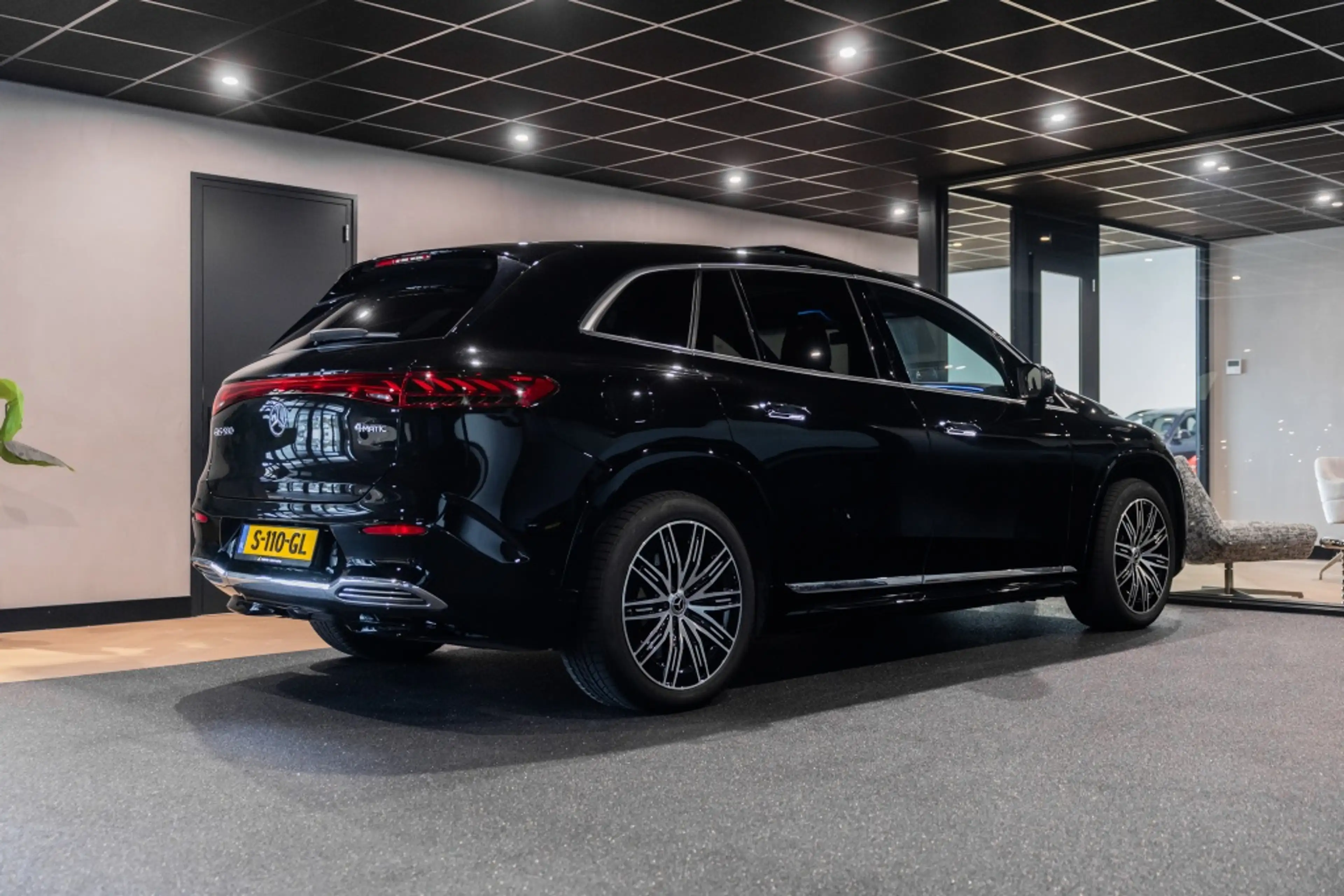 Mercedes-Benz EQS SUV 580 4M AMG Line | 4WS | Widescreen | Burmester | — photo 13