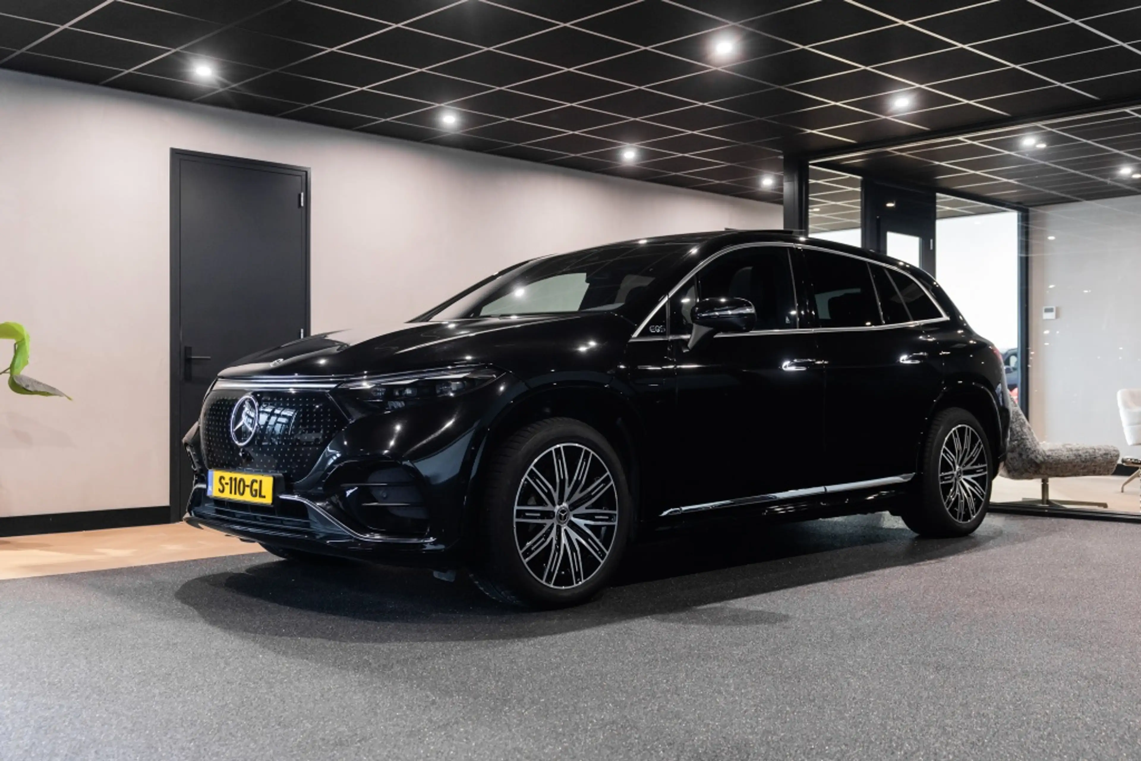 Mercedes-Benz EQS SUV 580 4M AMG Line | 4WS | Widescreen | Burmester | — photo 18