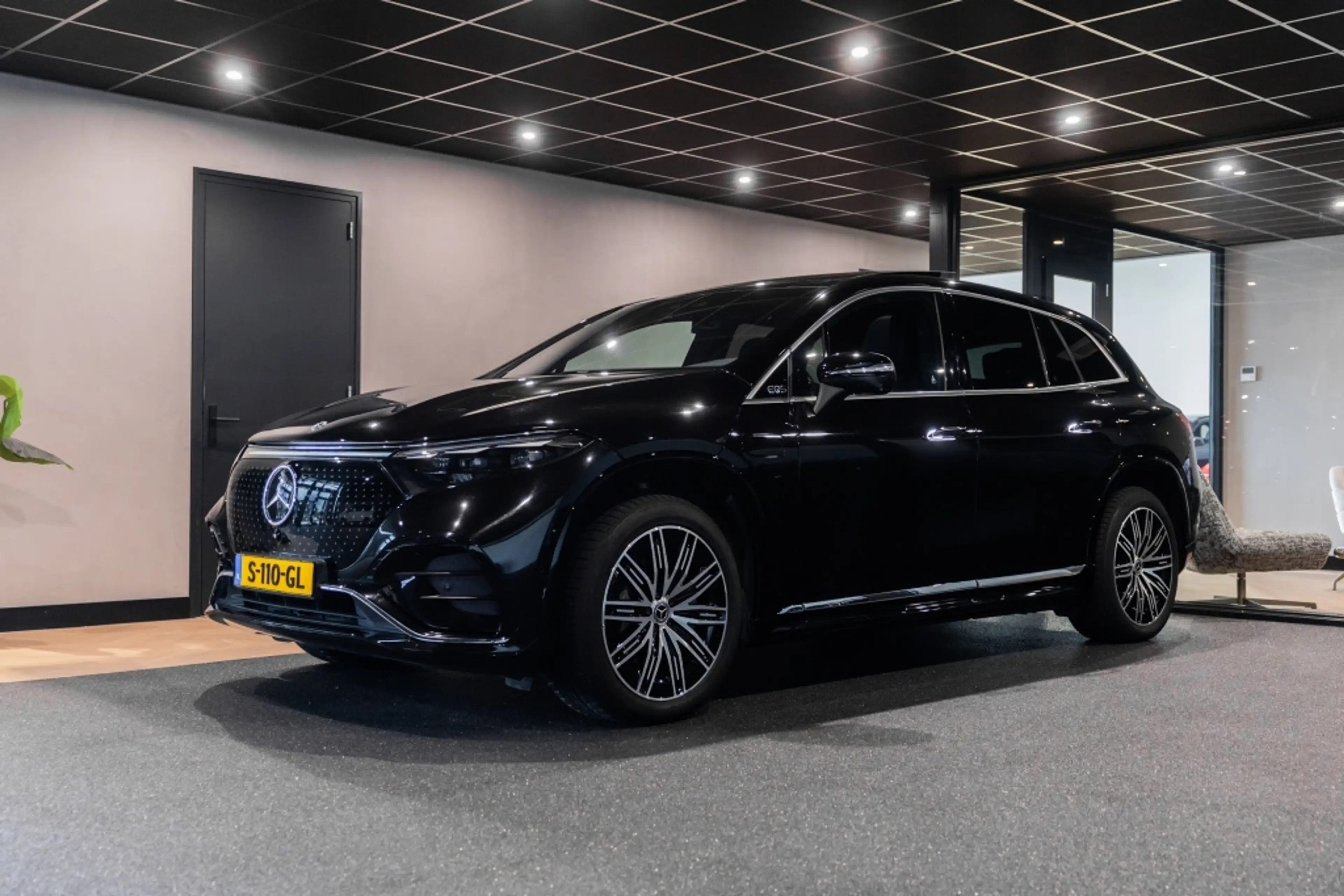 Mercedes-Benz EQS SUV 580 4M AMG Line | 4WS | Widescreen | Burmester | — photo 14
