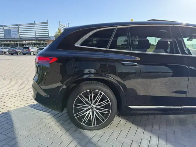 Mercedes-Benz Eqs view 3