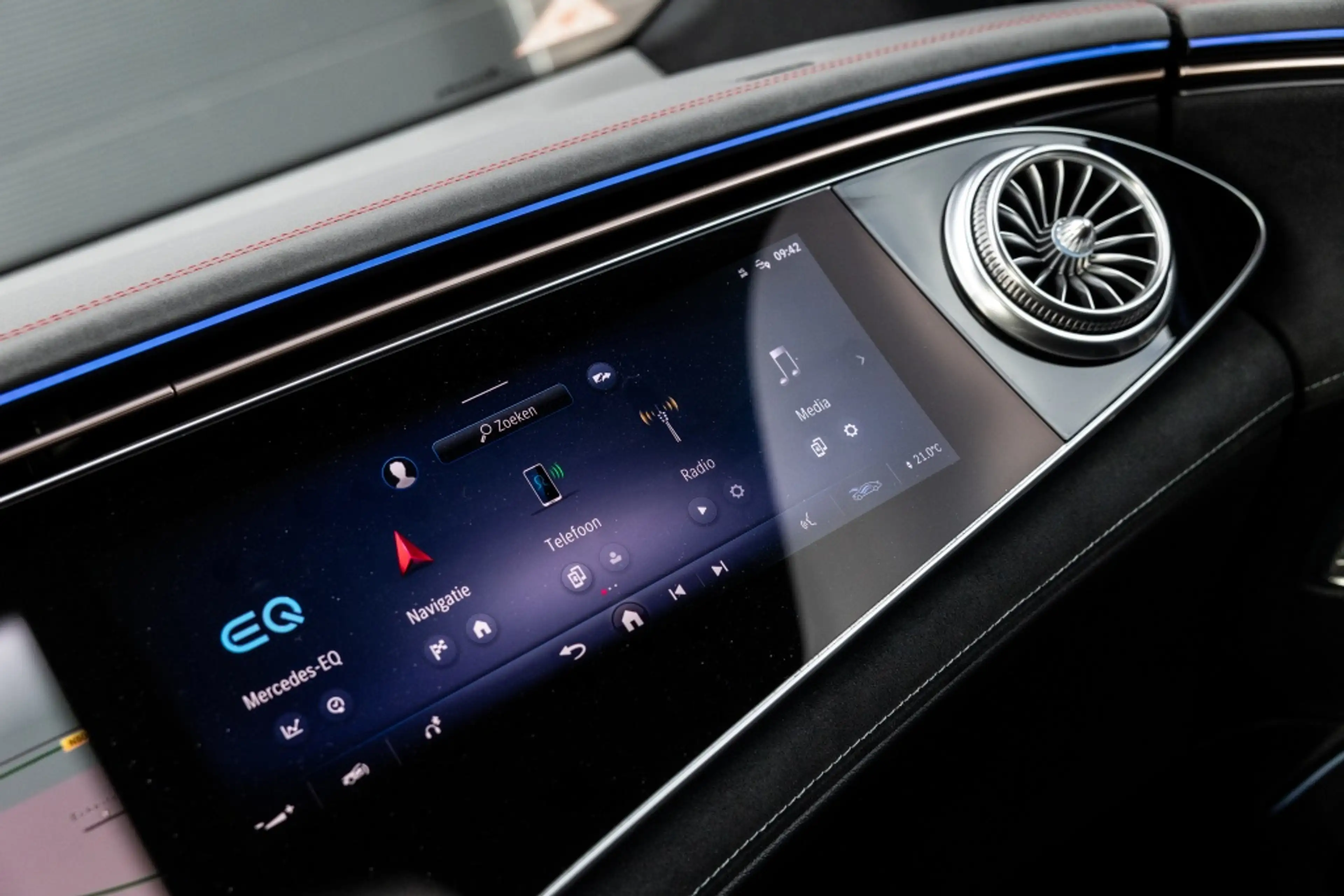 Mercedes-Benz EQS SUV 580 4M AMG Line | 4WS | Widescreen | Burmester | — photo 43