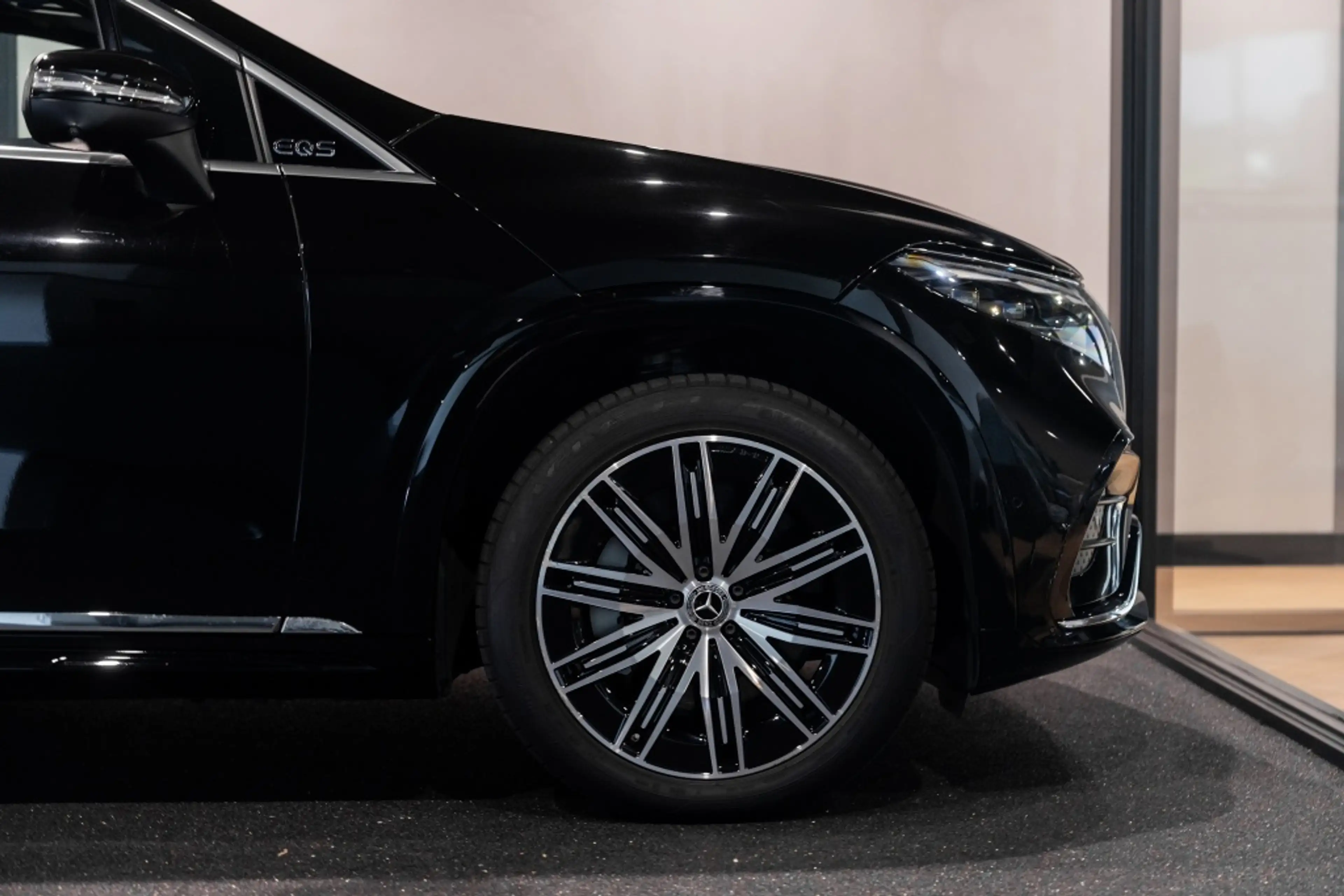 Mercedes-Benz EQS SUV 580 4M AMG Line | 4WS | Widescreen | Burmester | — photo 11