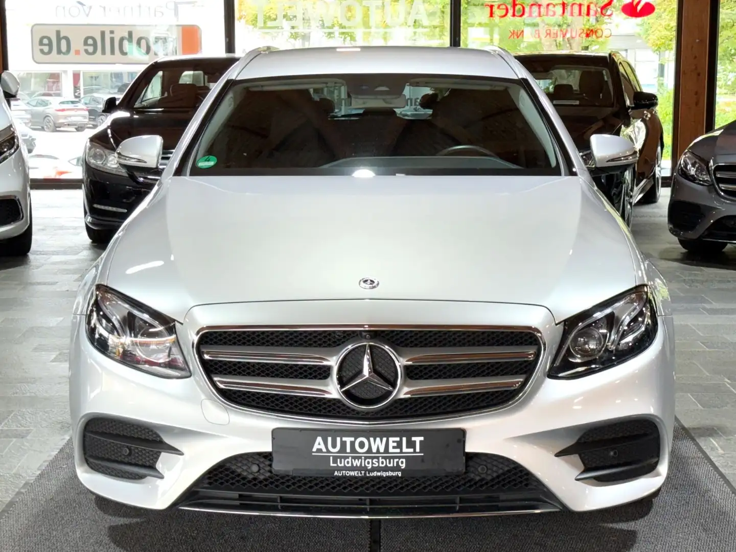 Mercedes-Benz E 400 E400 4Matic AMG Line Zilver - 2