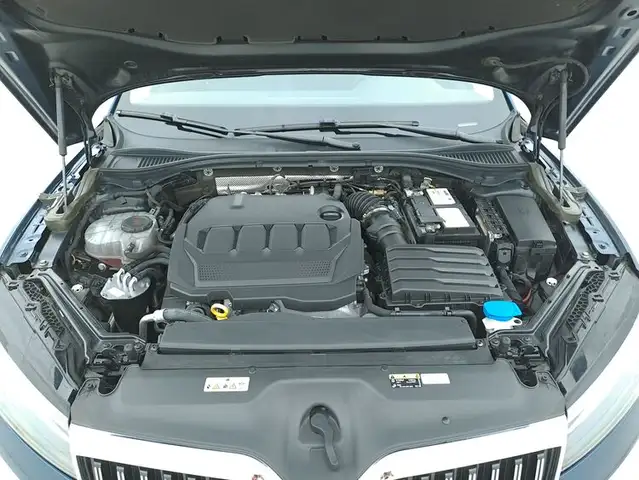 Skoda Superb view 13