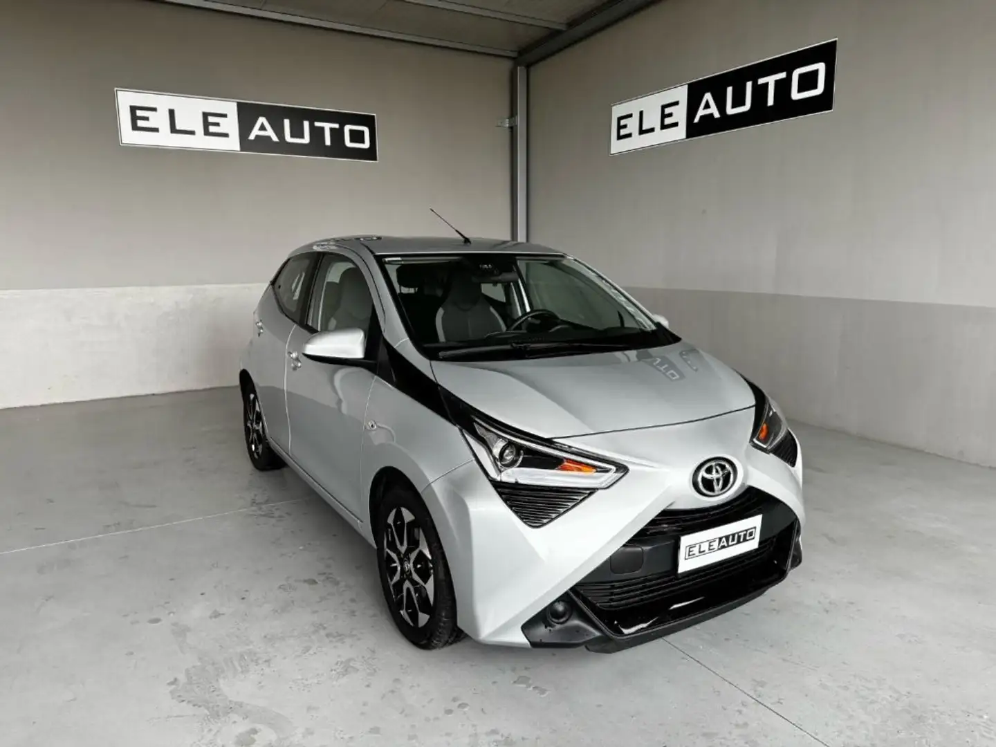 Toyota Aygo Connect 1.0  X-FUN Carplay - Cerchi- Gris - 1