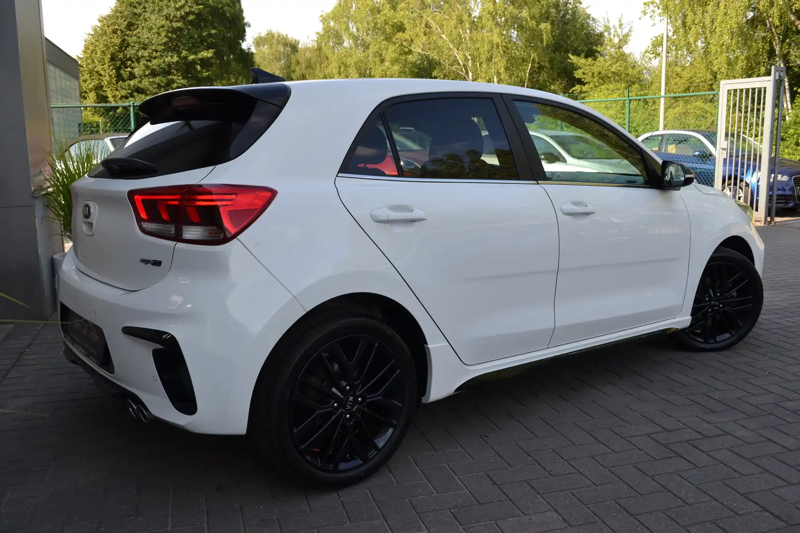 Kia Rio 1.0 Benzine "GT-Line" Verw. zetels+stuur * Camera Wit - 2