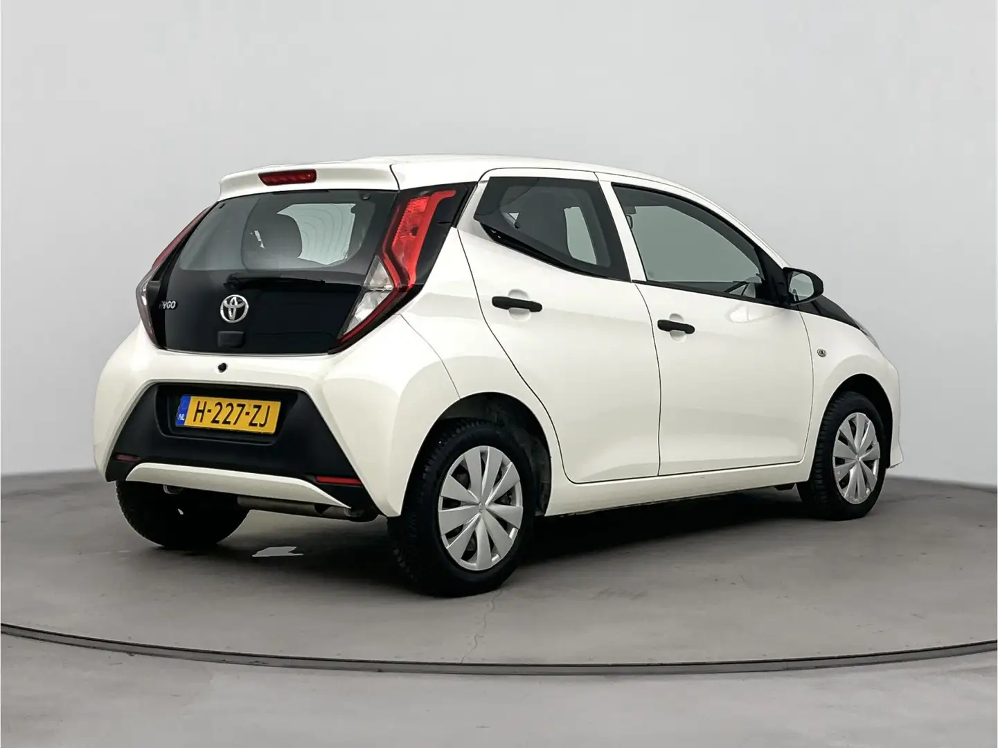 Toyota Aygo 1.0 VVT-i x-fun | Airco | Blanc - 2