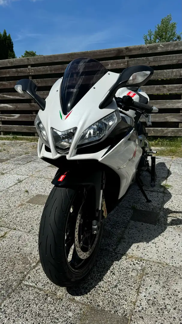 Aprilia RSV4 Wit - 2