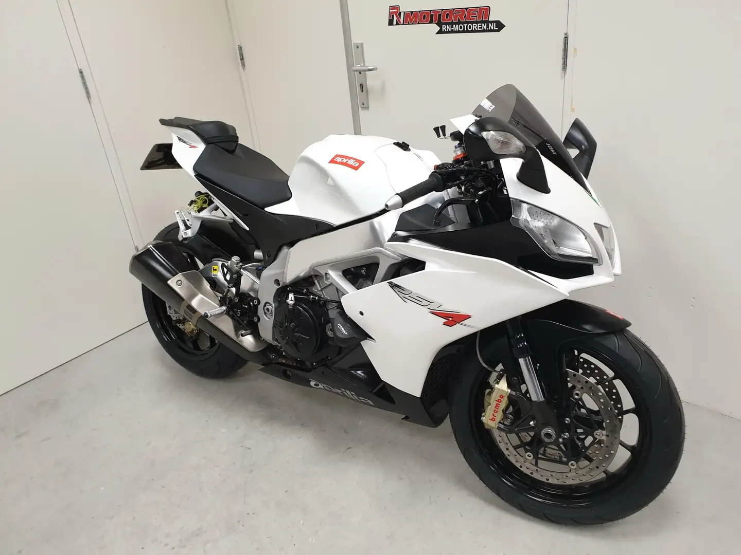 Aprilia RSV4 Wit - 1
