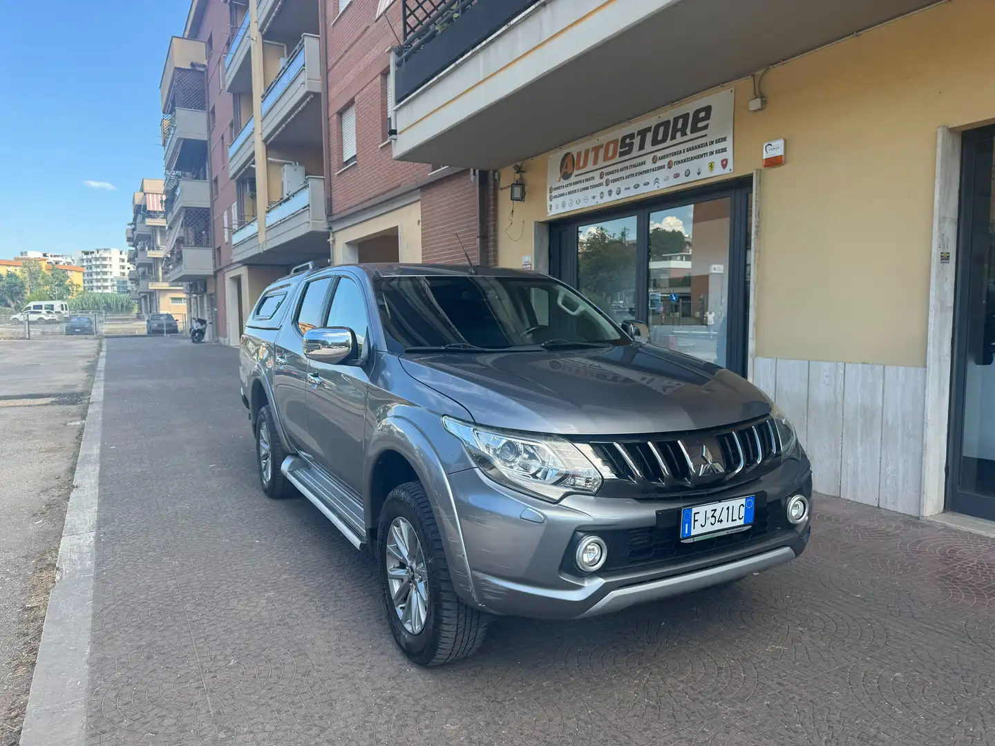 Mitsubishi L200 L200 Cab V d.cab 2.4d Intense Diamond Pack 4wd Grigio - 1