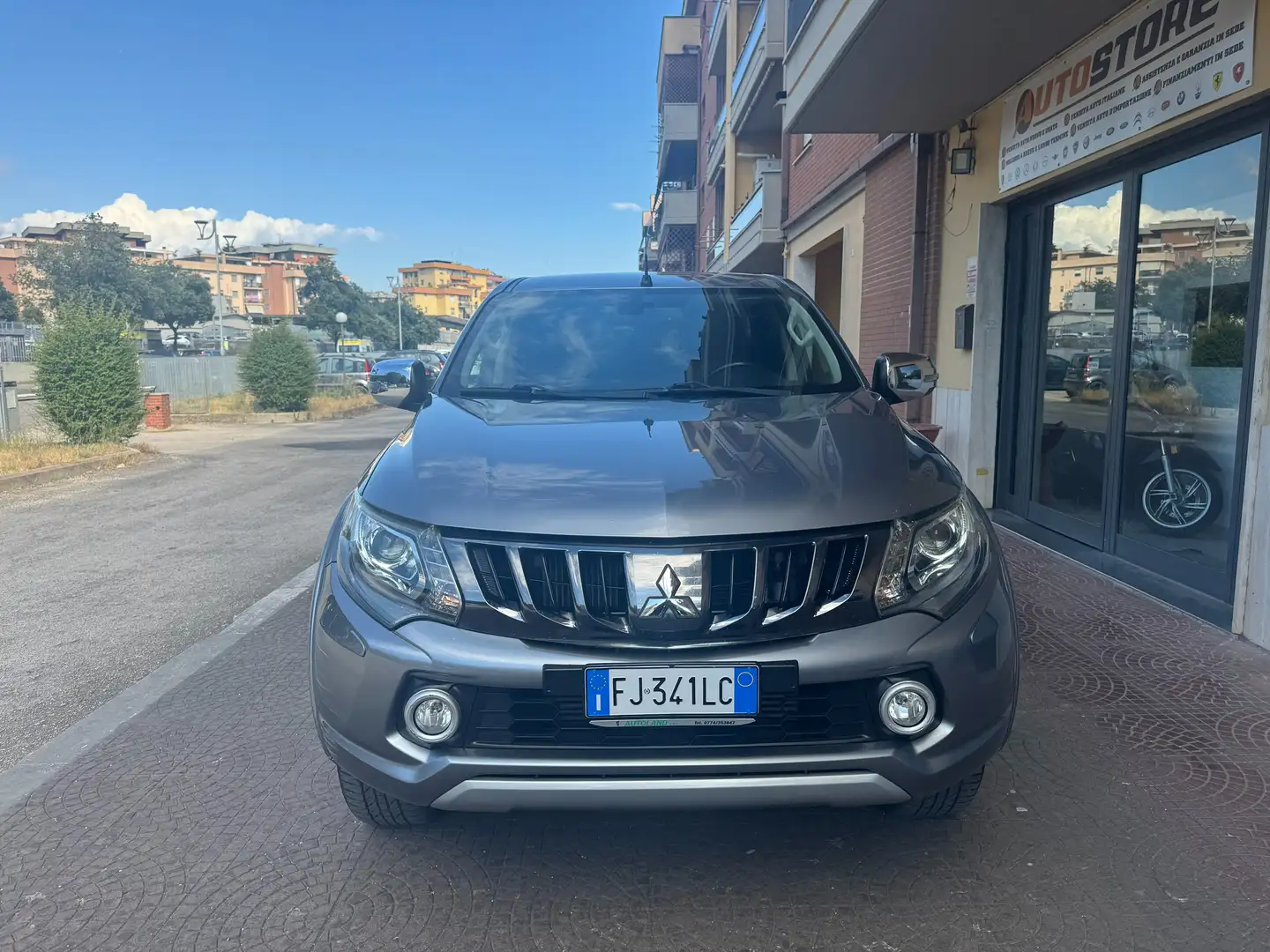 Mitsubishi L200 L200 Cab V d.cab 2.4d Intense Diamond Pack 4wd Grigio - 2