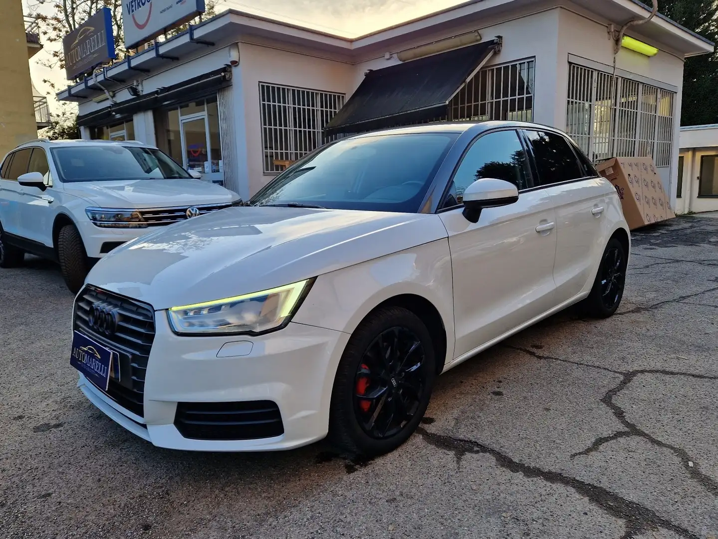 Audi A1 Sportback 1.6 tdi Design E6B Wit - 1