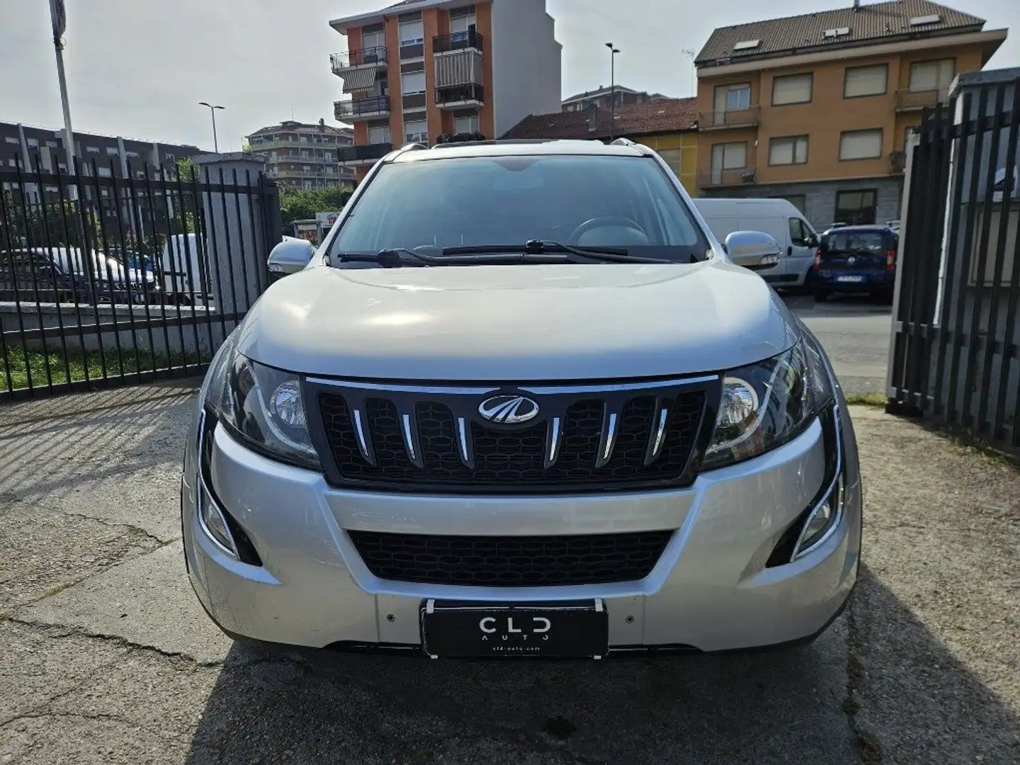 Mahindra XUV500 2.2 16V AWD W10 7POSTI Szürke - 2