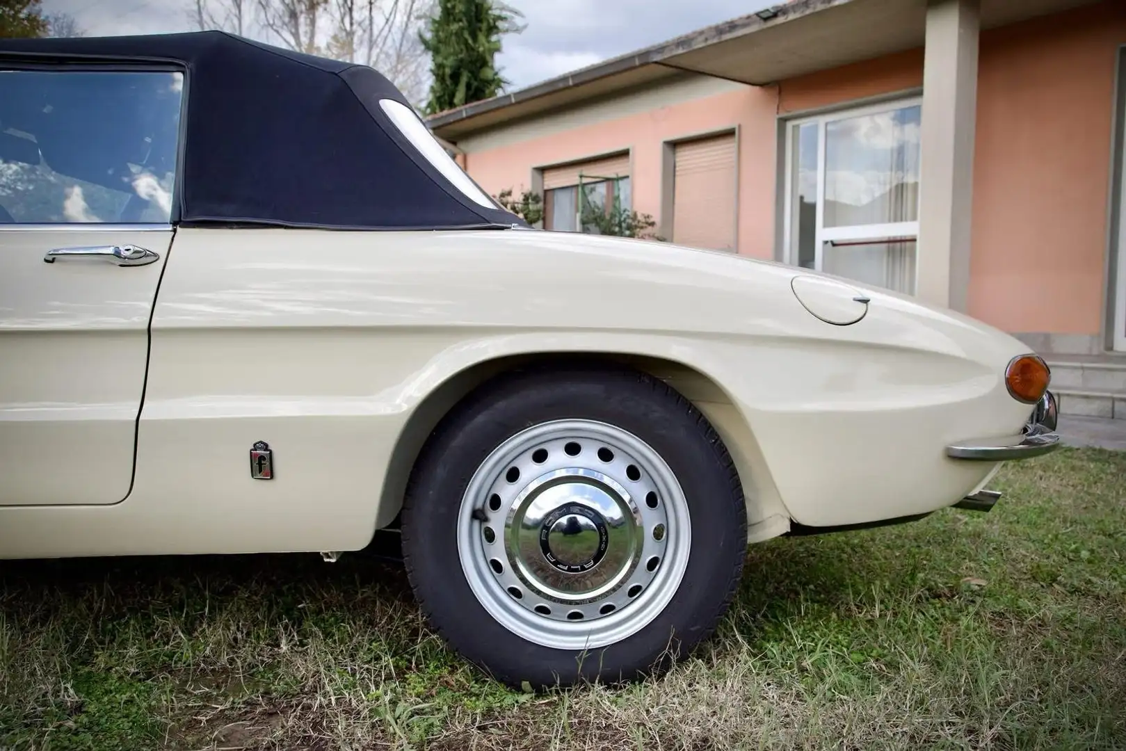 Alfa Romeo Duetto Osso di Seppia 1.6 Бежевий - 2