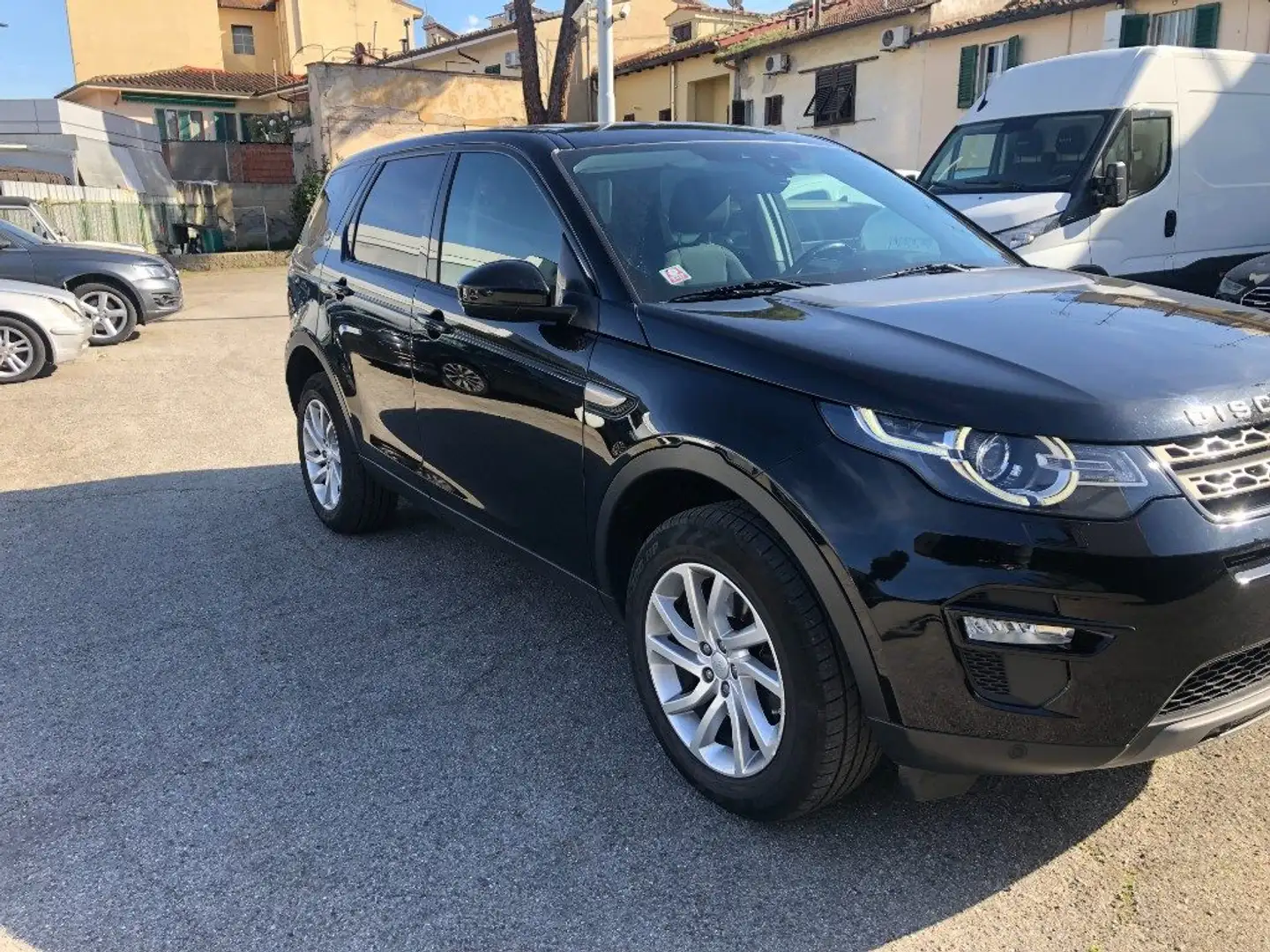 Land Rover Discovery Sport 2.0 eD4 150 CV 2WD SE Fekete - 2