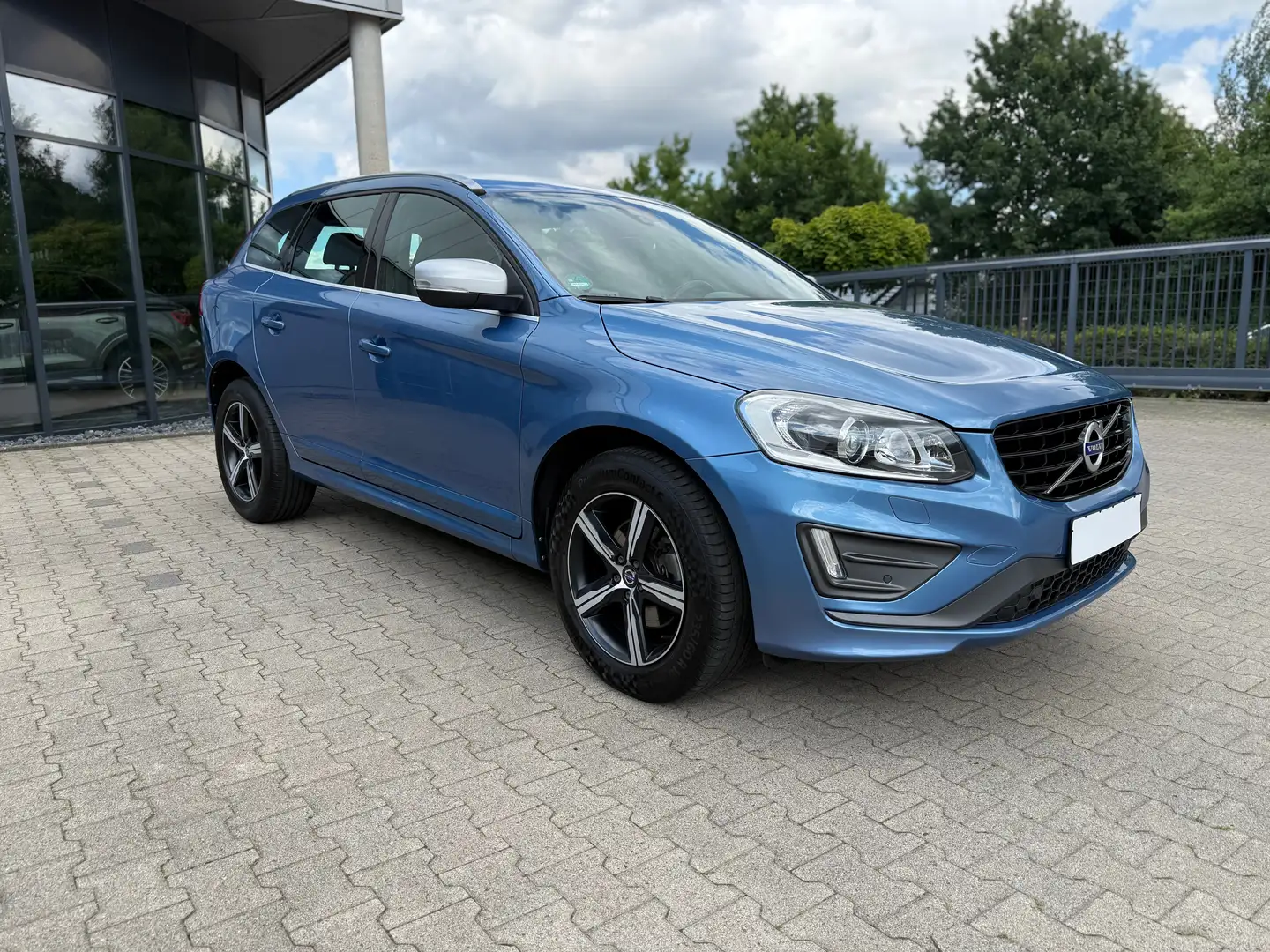 Volvo XC60 XC 60 XC60 R-Design Momentum 2WD Alcantara Xenon Blue - 1