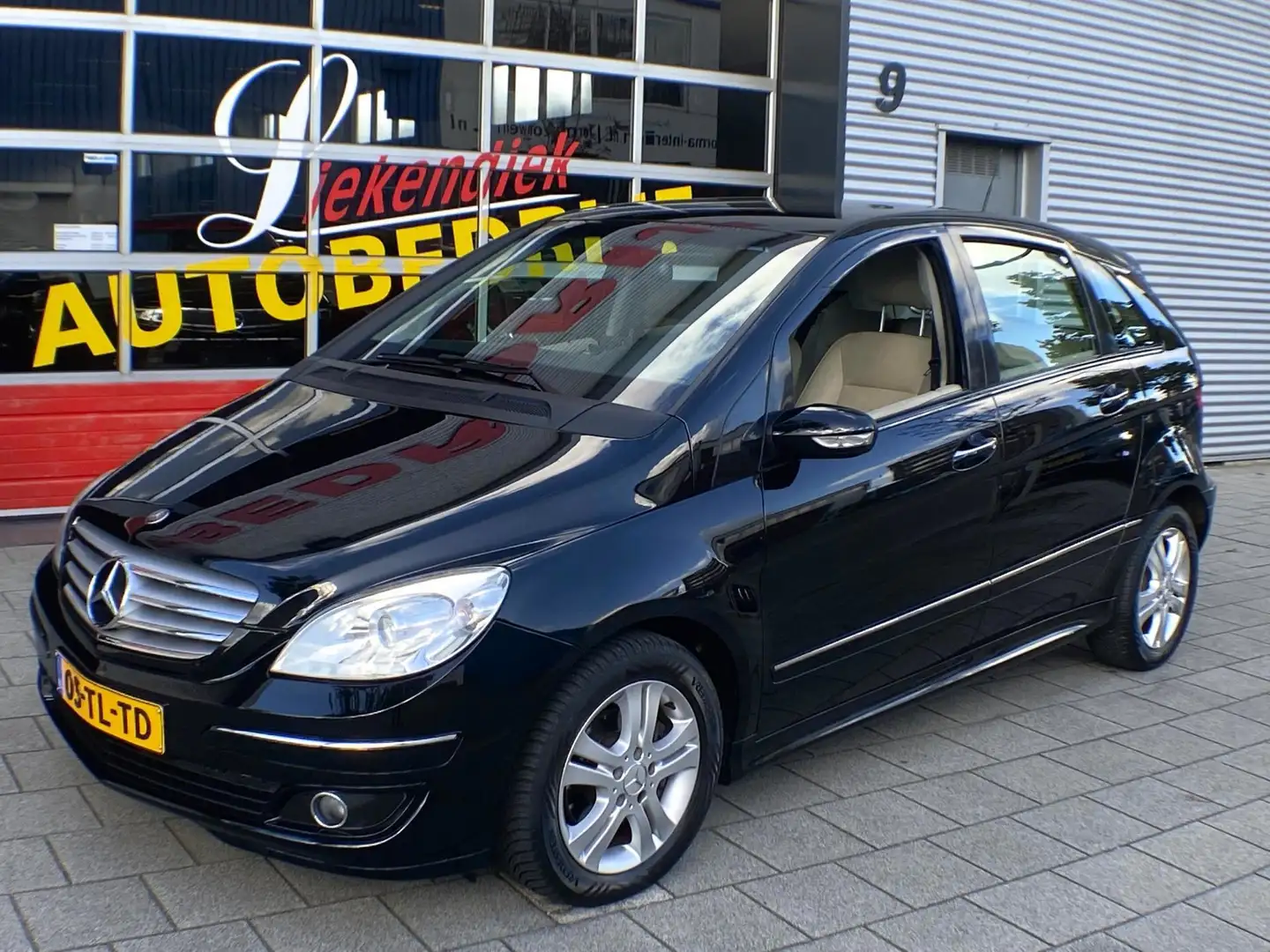 Mercedes-Benz B 200 - Automaat I Navigatie I Airco / Leer I Sport velg Zwart - 1
