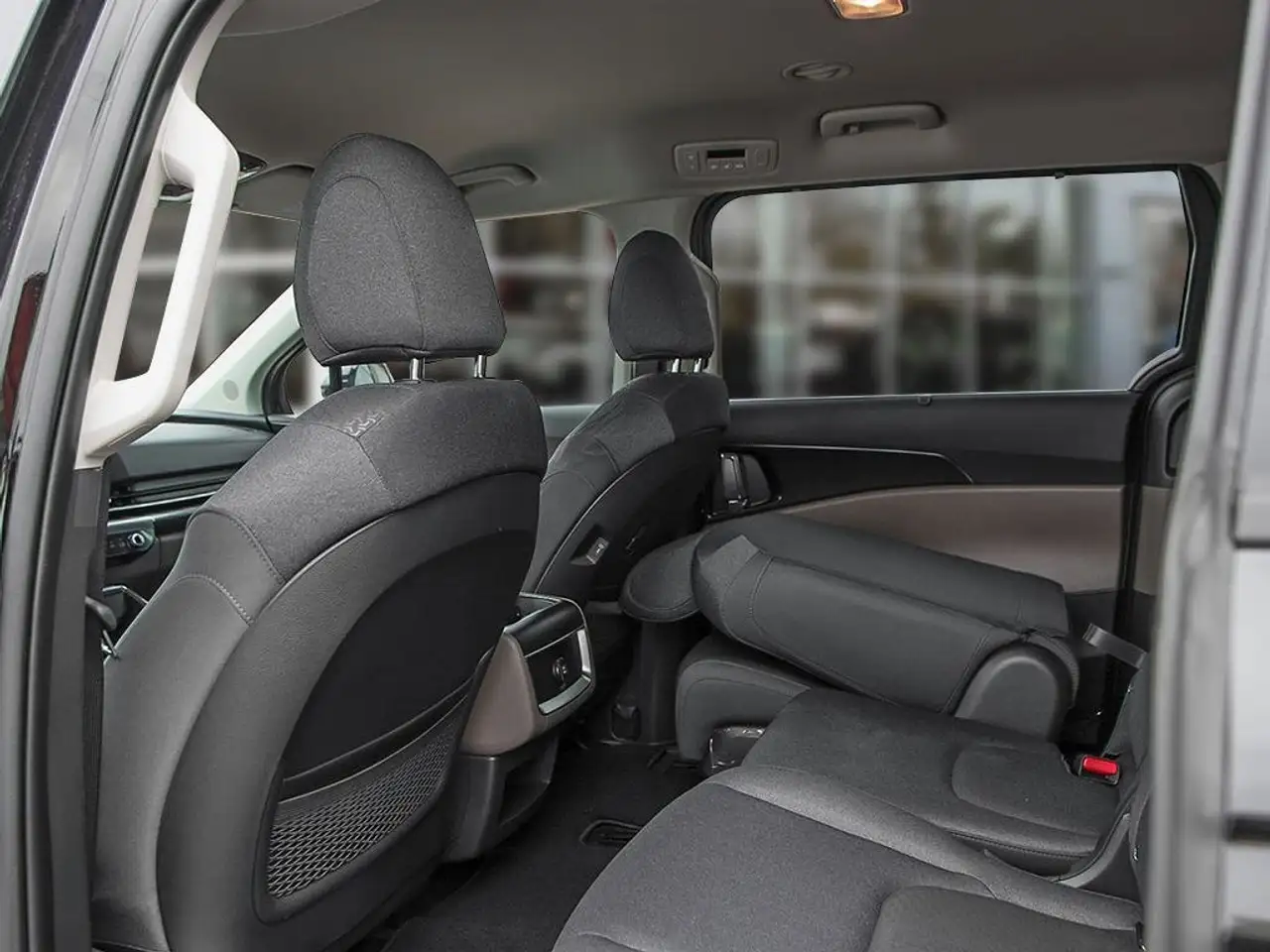 Kia Carnival снимка Kia Carnival