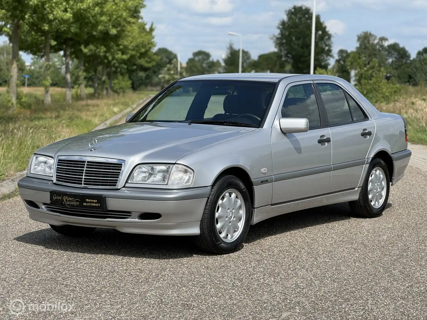 Mercedes-Benz C 180 Classic Серебристый - 1